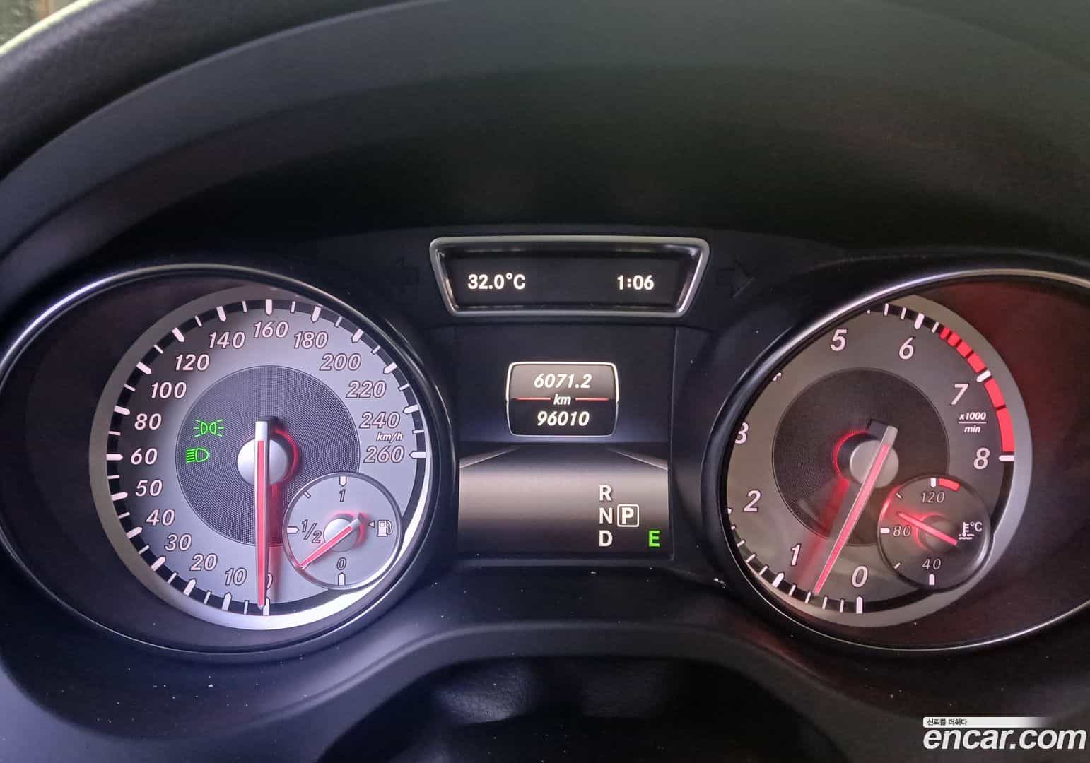 CLA-Class Mercedes-Benz 2015.2-INNER-008
