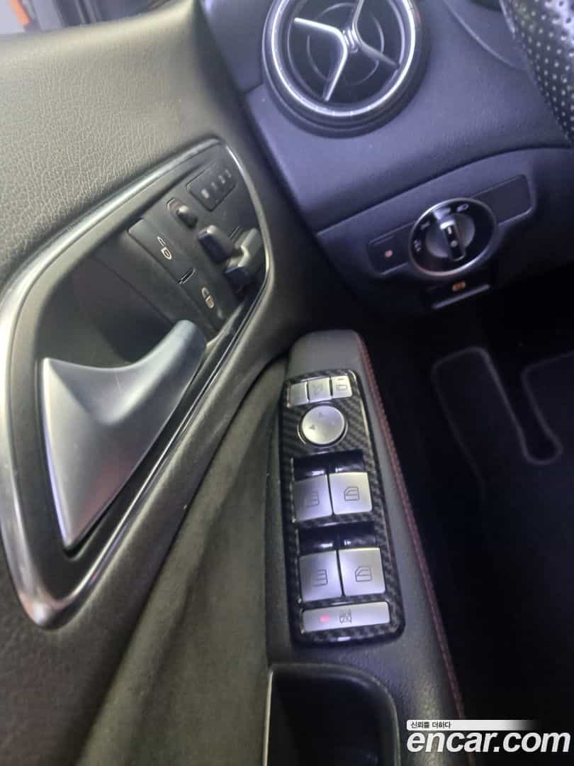 CLA-Class Mercedes-Benz 2015.2-INNER-009