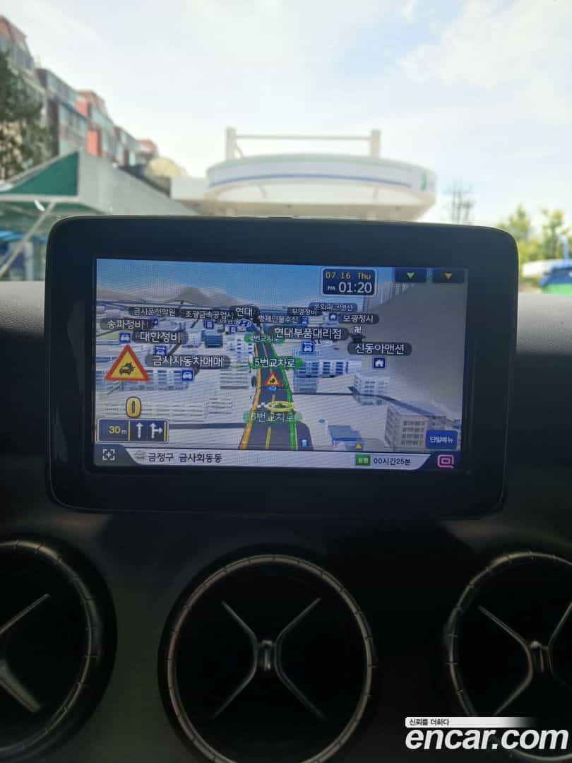 CLA-Class Mercedes-Benz 2015.2-INNER-010