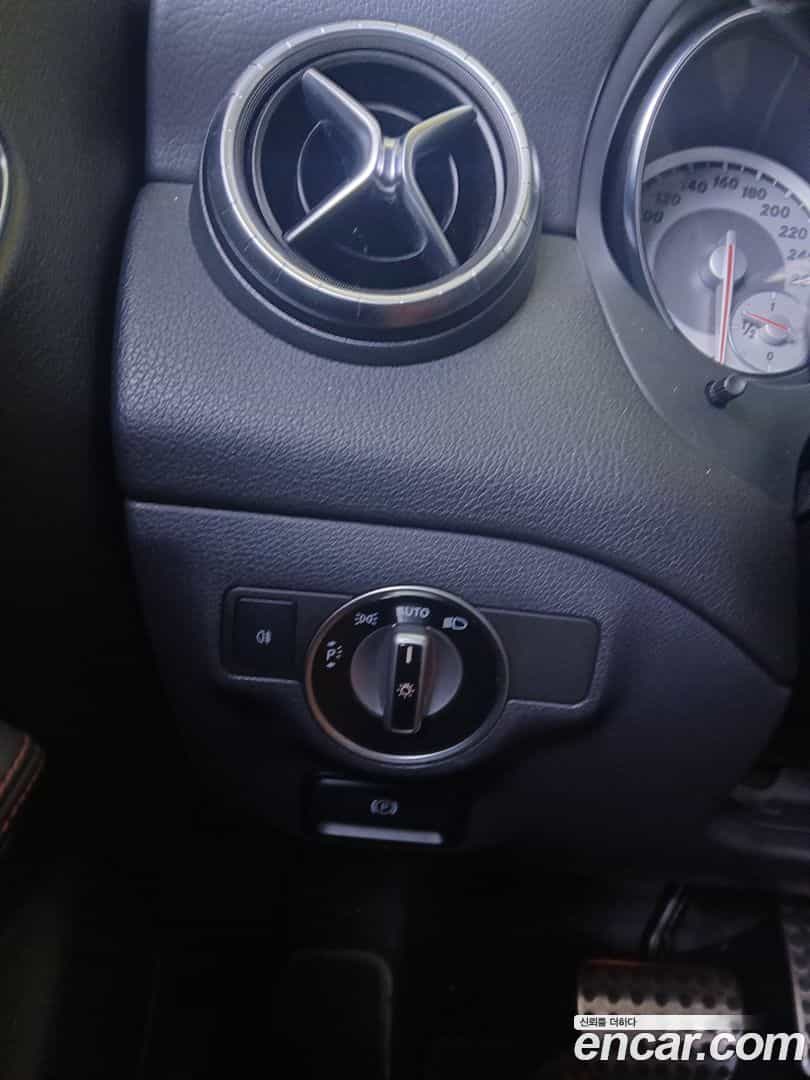 CLA-Class Mercedes-Benz 2015.2-OPTION-016
