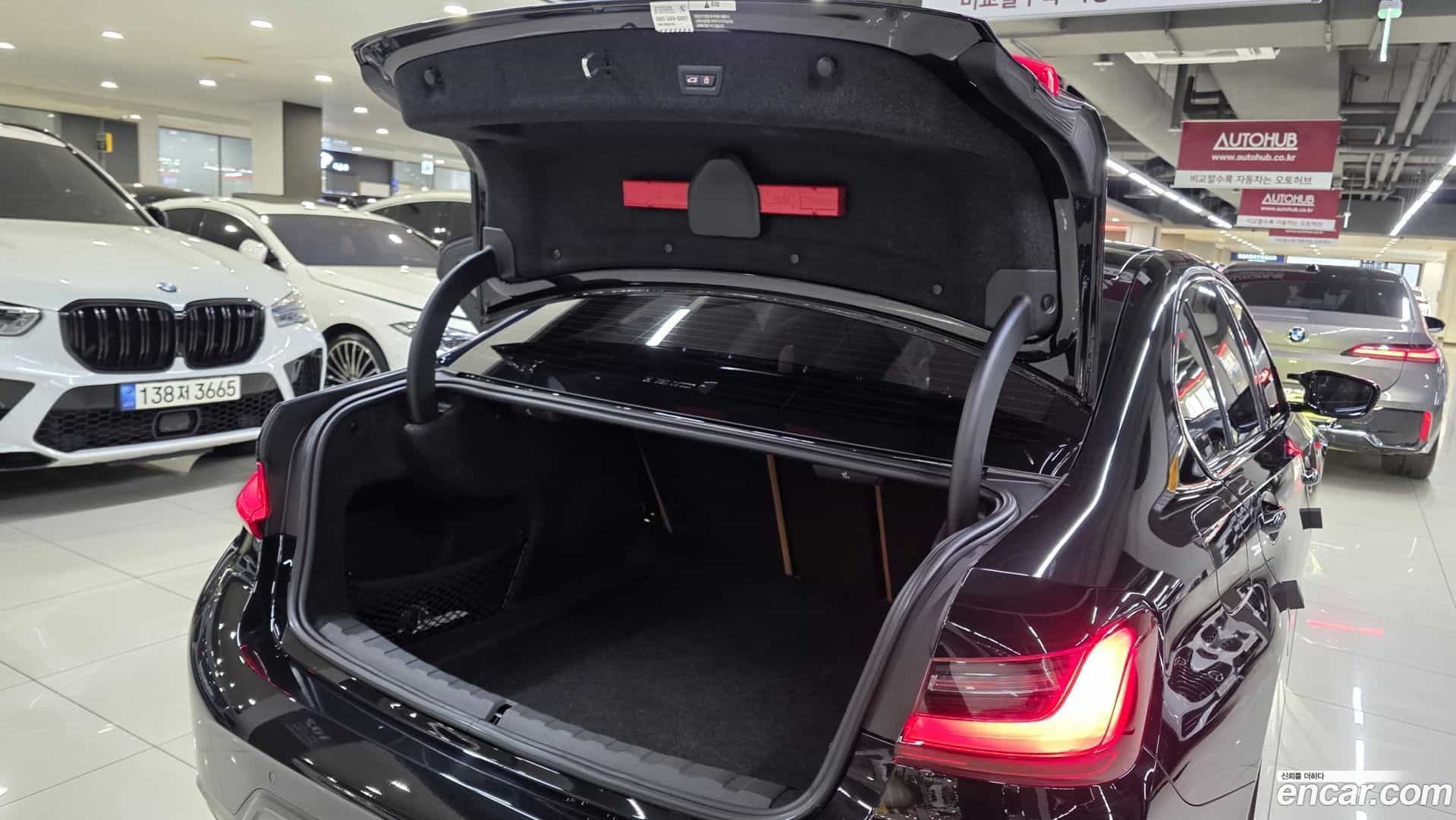 3-Series BMW 2022.10-INNER-009