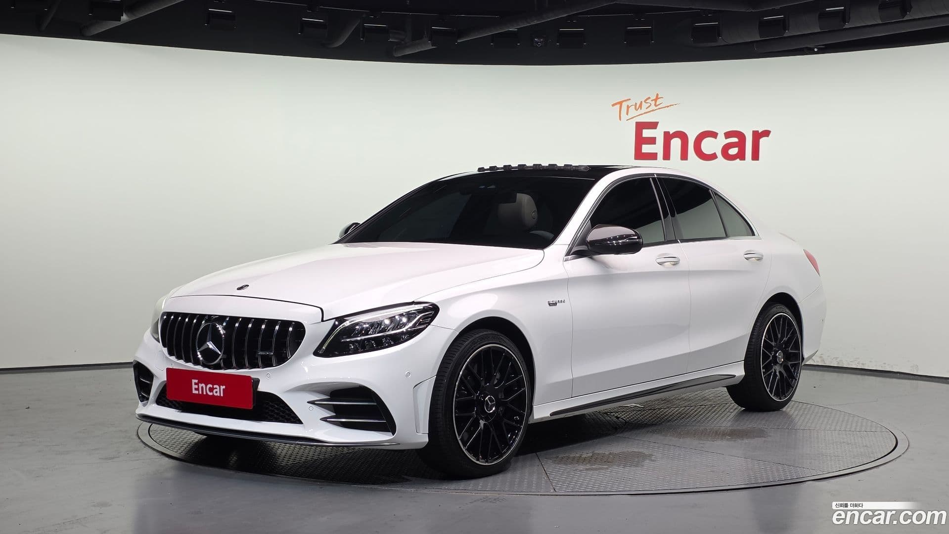 Main__Slider__Photo:C-Class Mercedes-Benz 2020.5-0