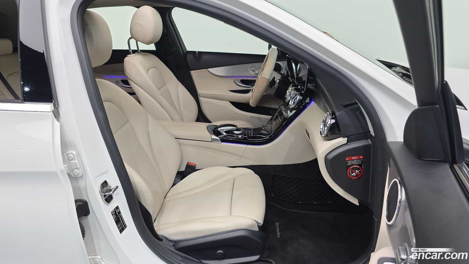 C-Class Mercedes-Benz 2020.5-OPTION-015