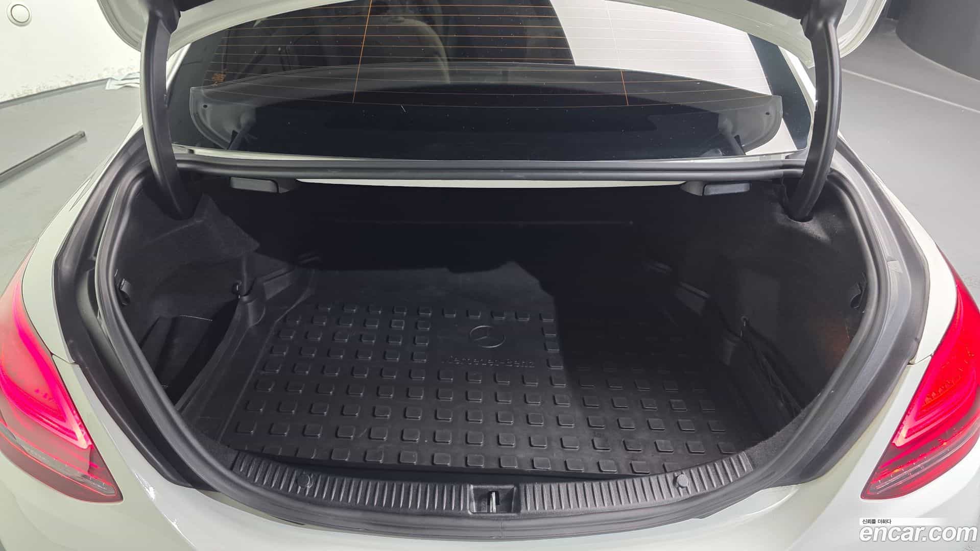 C-Class Mercedes-Benz 2020.5-OPTION-024