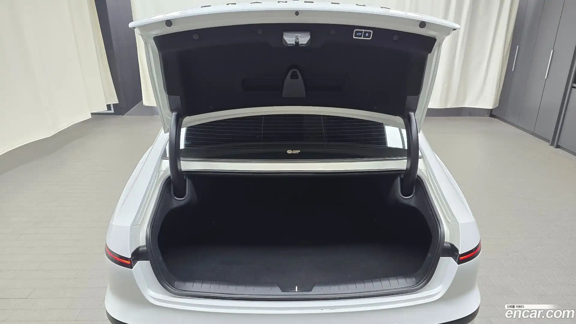 Grandeur Hyundai 2023.11-OPTION-047