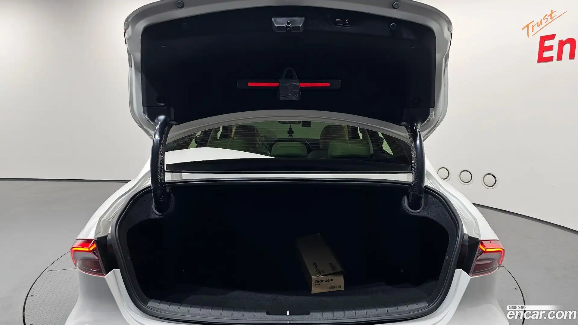 Grandeur Hyundai 2022.1-OPTION-021