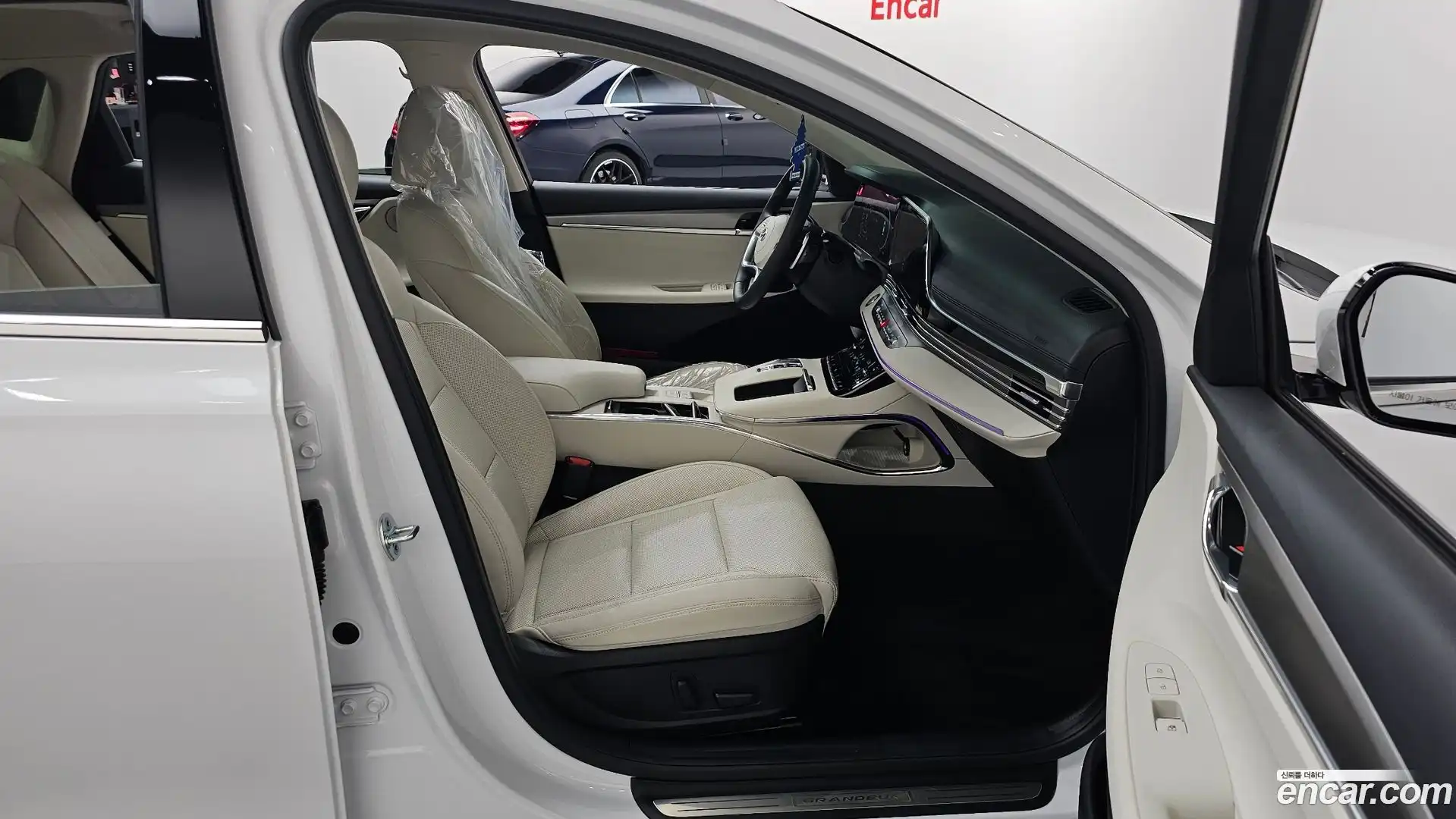 Grandeur Hyundai 2022.1-INNER-036