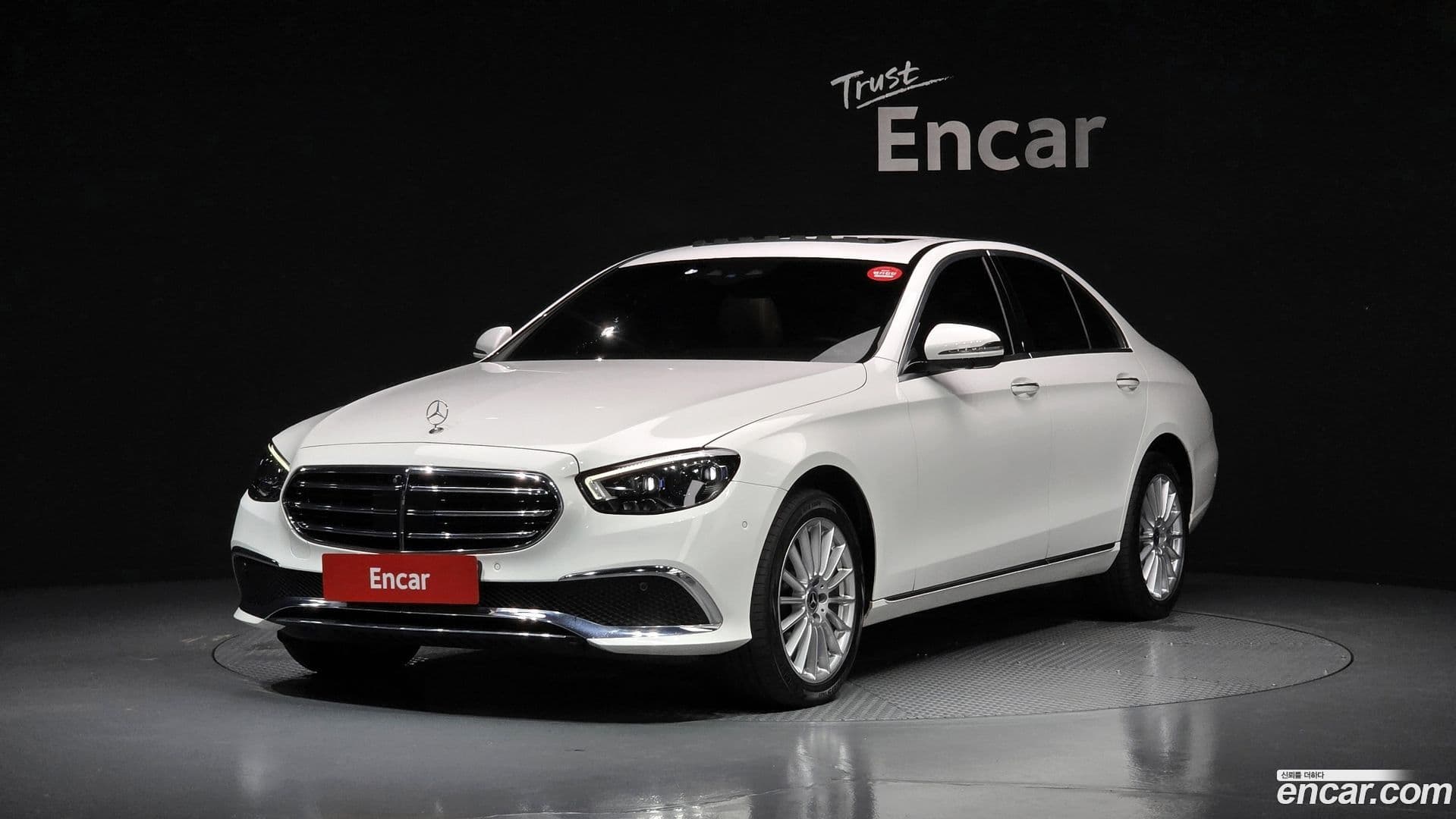 Main__Slider__Photo:E-Class Mercedes-Benz 2022.0-0