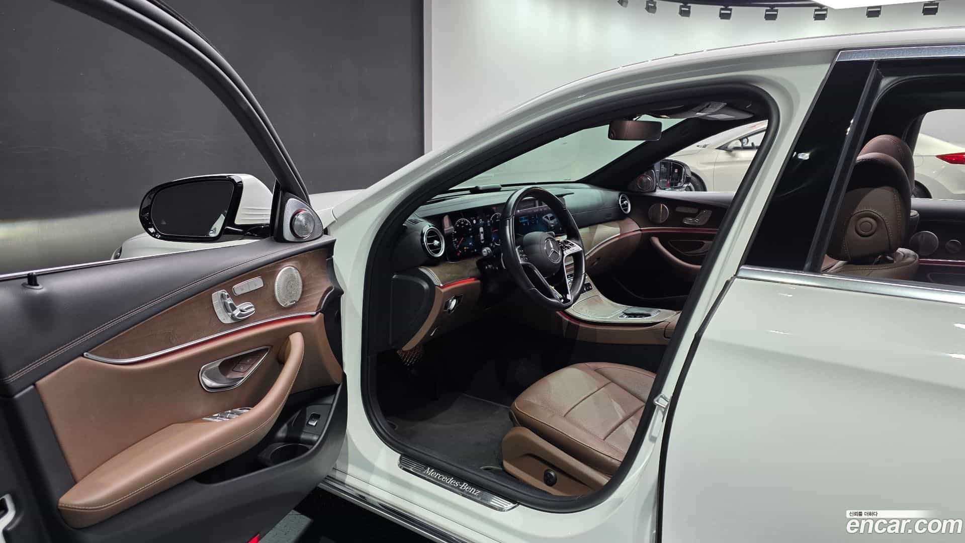 E-Class Mercedes-Benz 2022.0-INNER-010