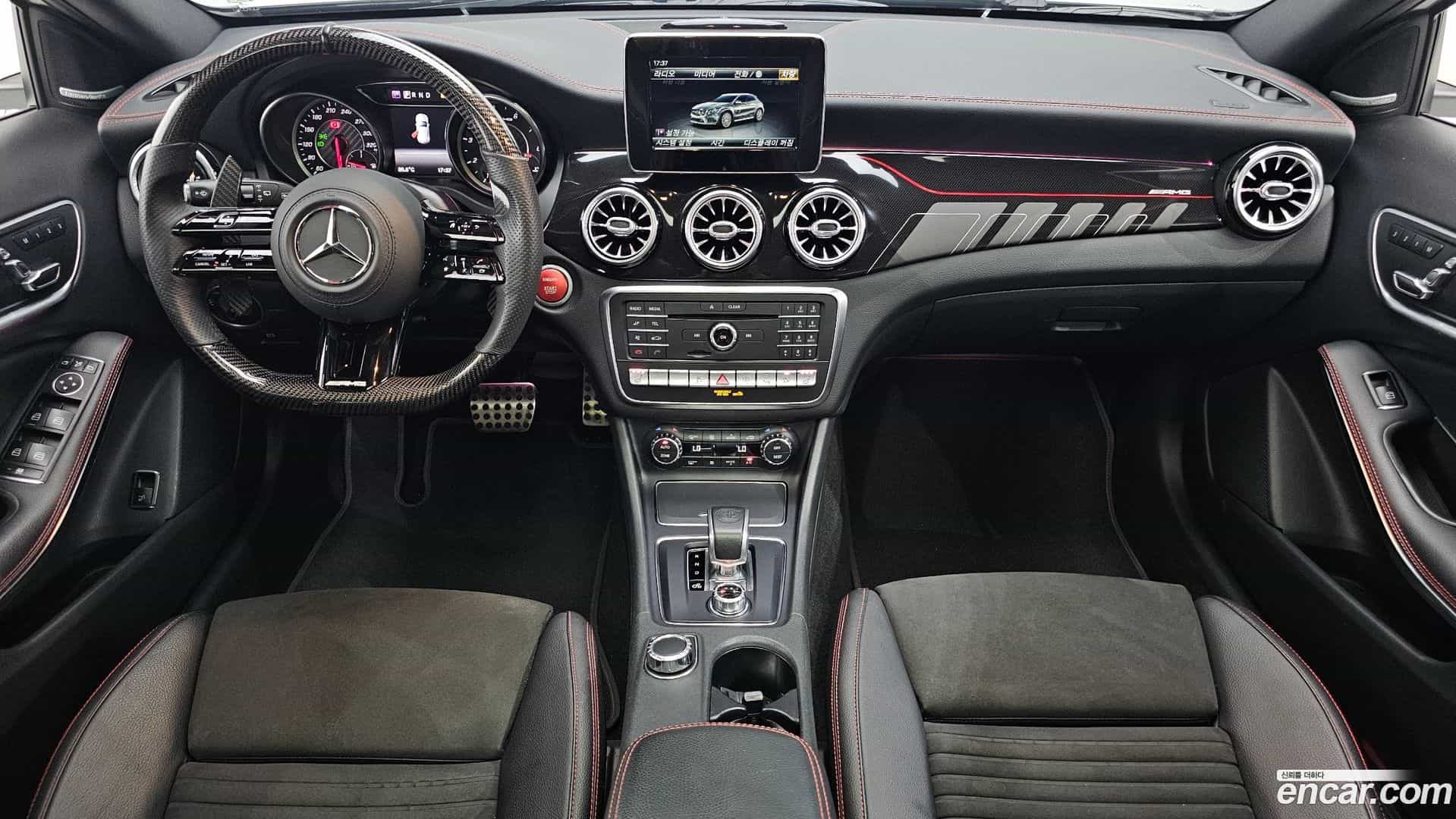 GLA-Class Mercedes-Benz 2019.2-INNER-007