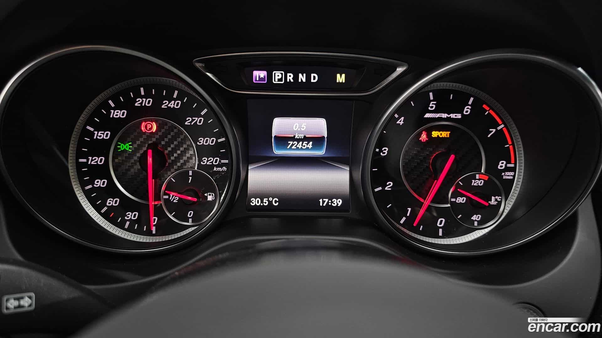 GLA-Class Mercedes-Benz 2019.2-INNER-008