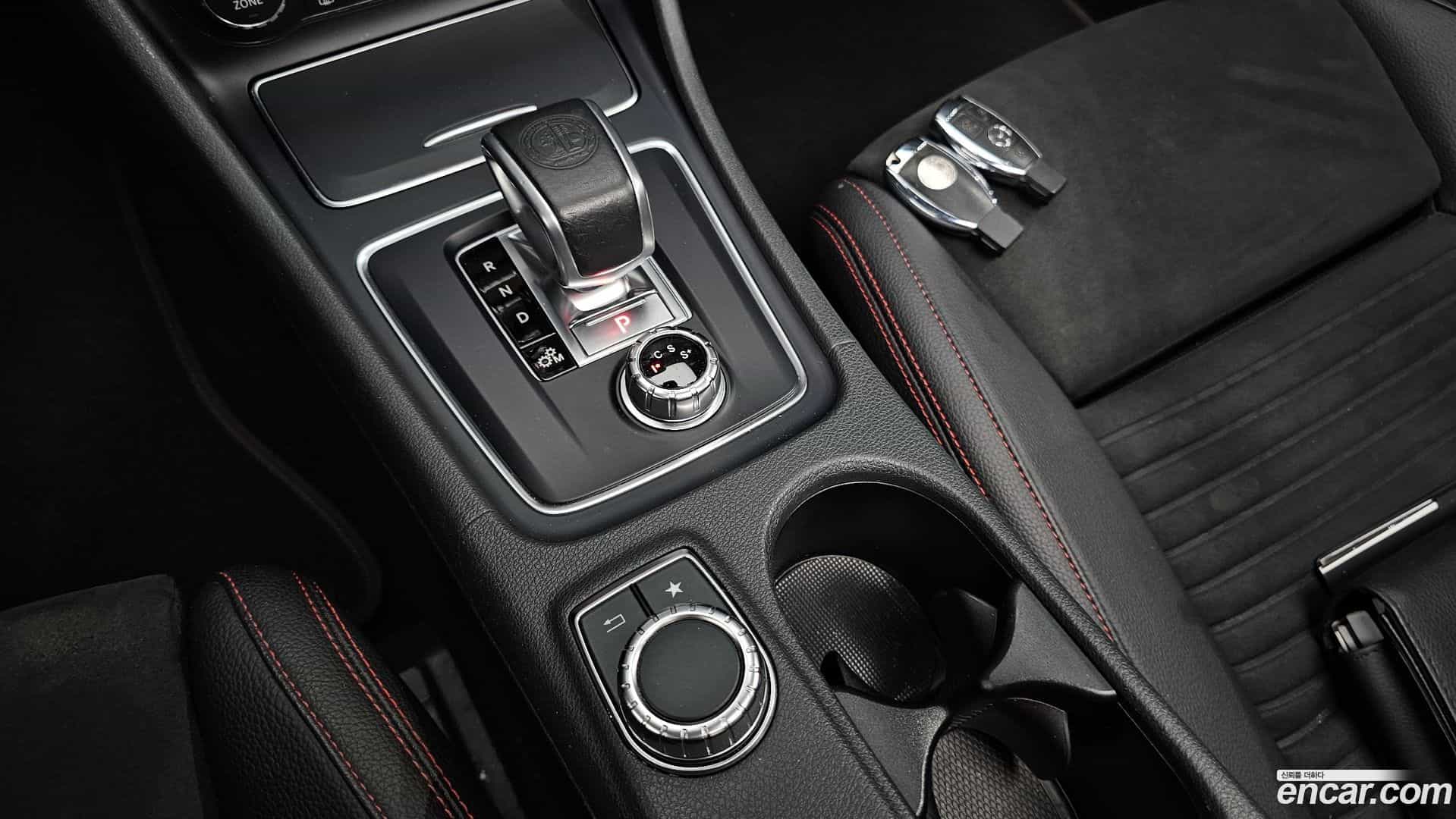 GLA-Class Mercedes-Benz 2019.2-INNER-009