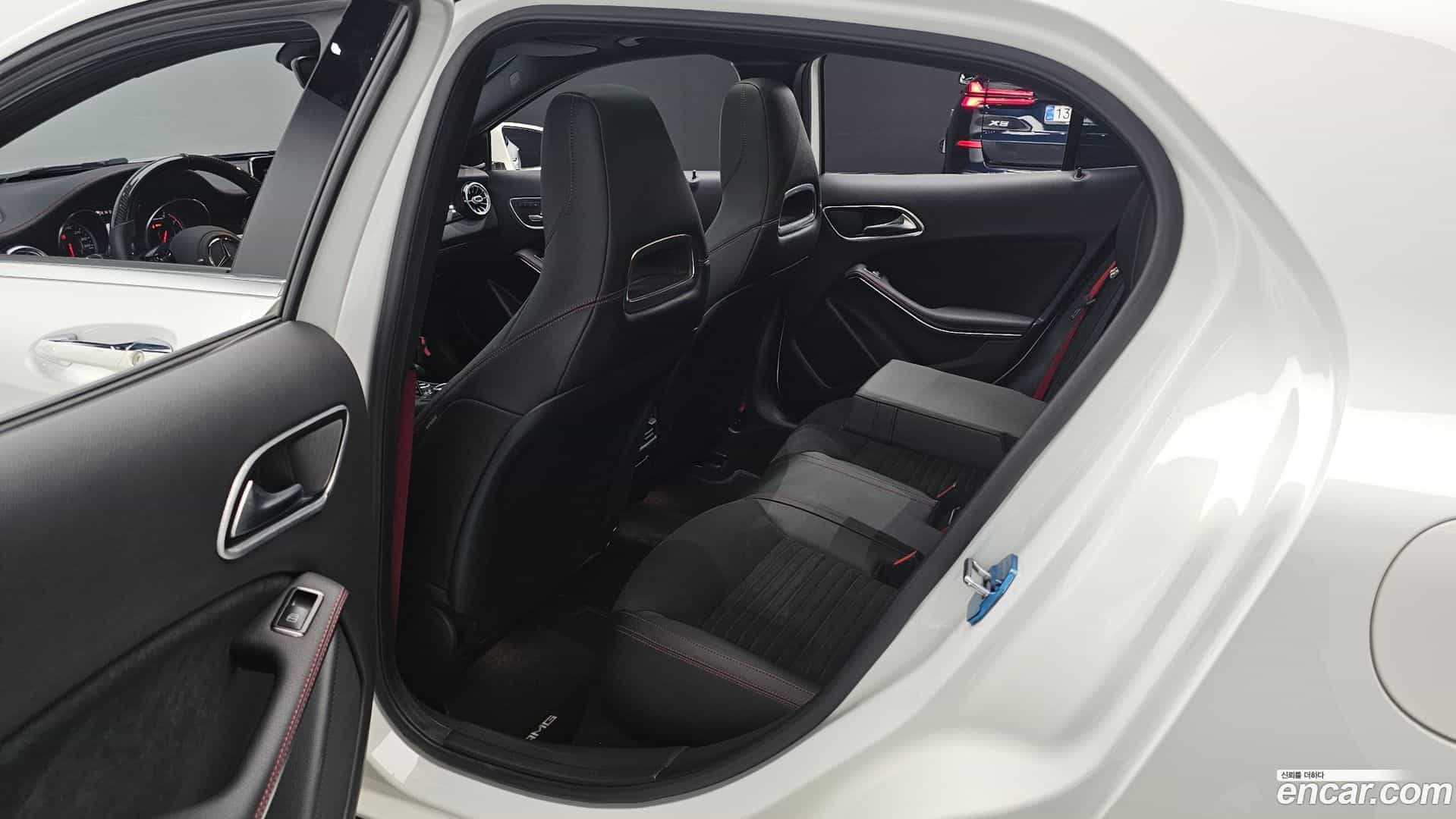 GLA-Class Mercedes-Benz 2019.2-OPTION-016