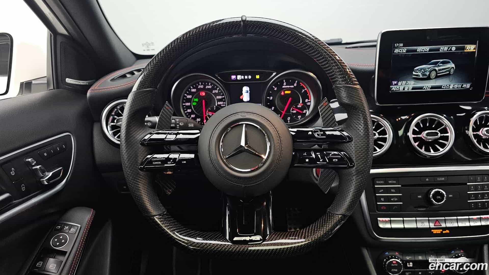 GLA-Class Mercedes-Benz 2019.2-OPTION-017