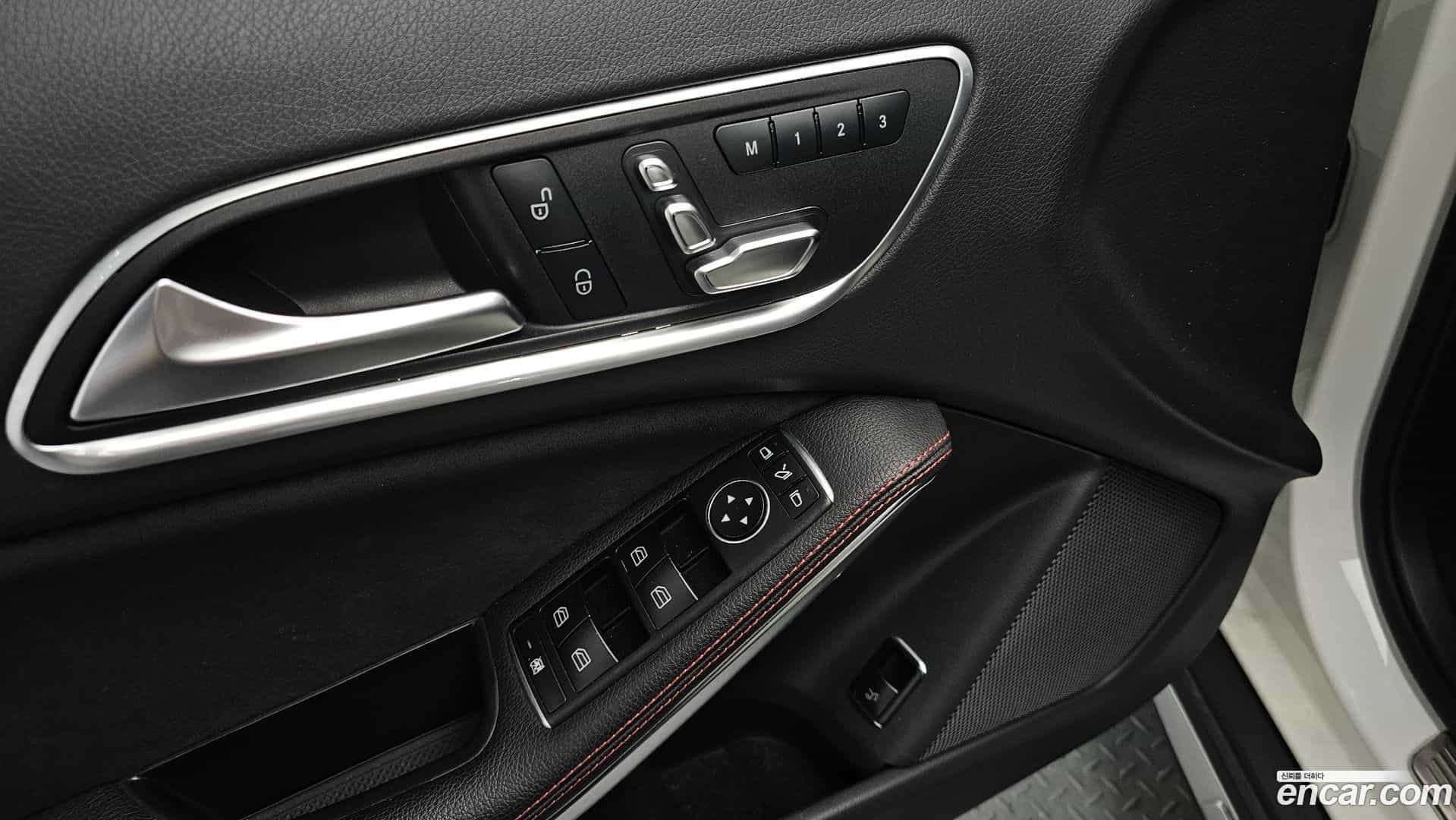GLA-Class Mercedes-Benz 2019.2-OPTION-021
