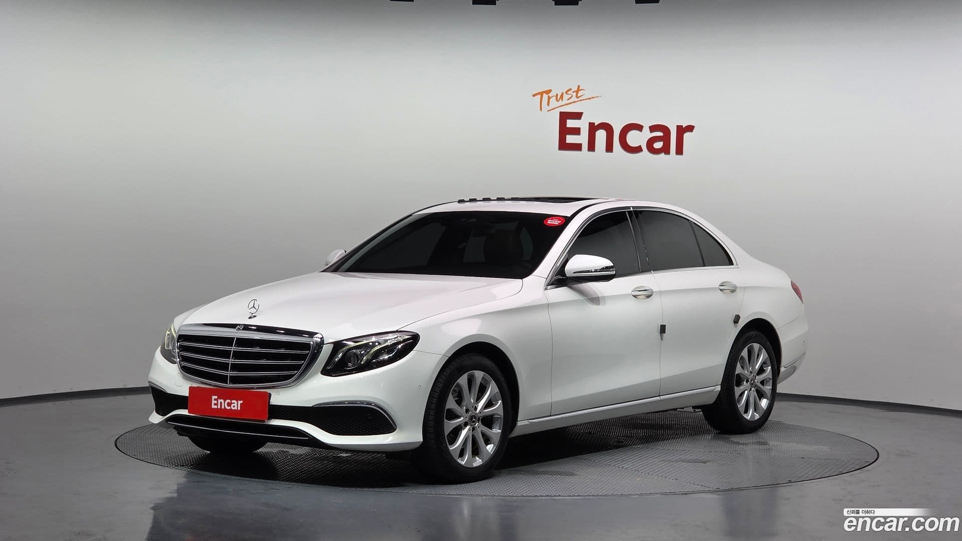Main__Slider__Photo:E-Class Mercedes-Benz 2019.6-0