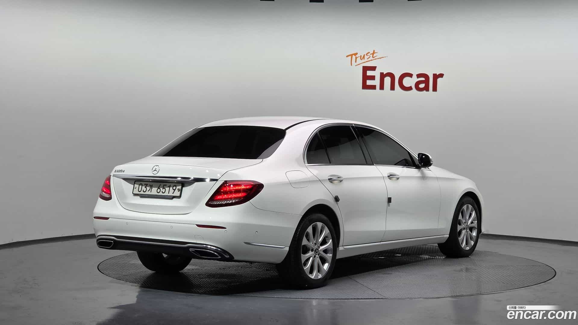 E-Class Mercedes-Benz 2019.6-OUTER-002