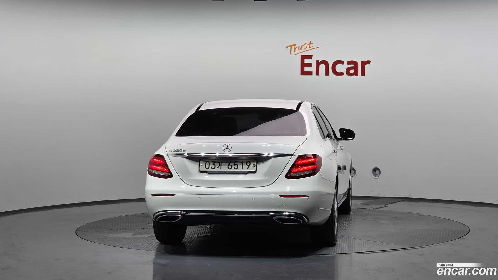 E-Class Mercedes-Benz 2019.6-OUTER-004