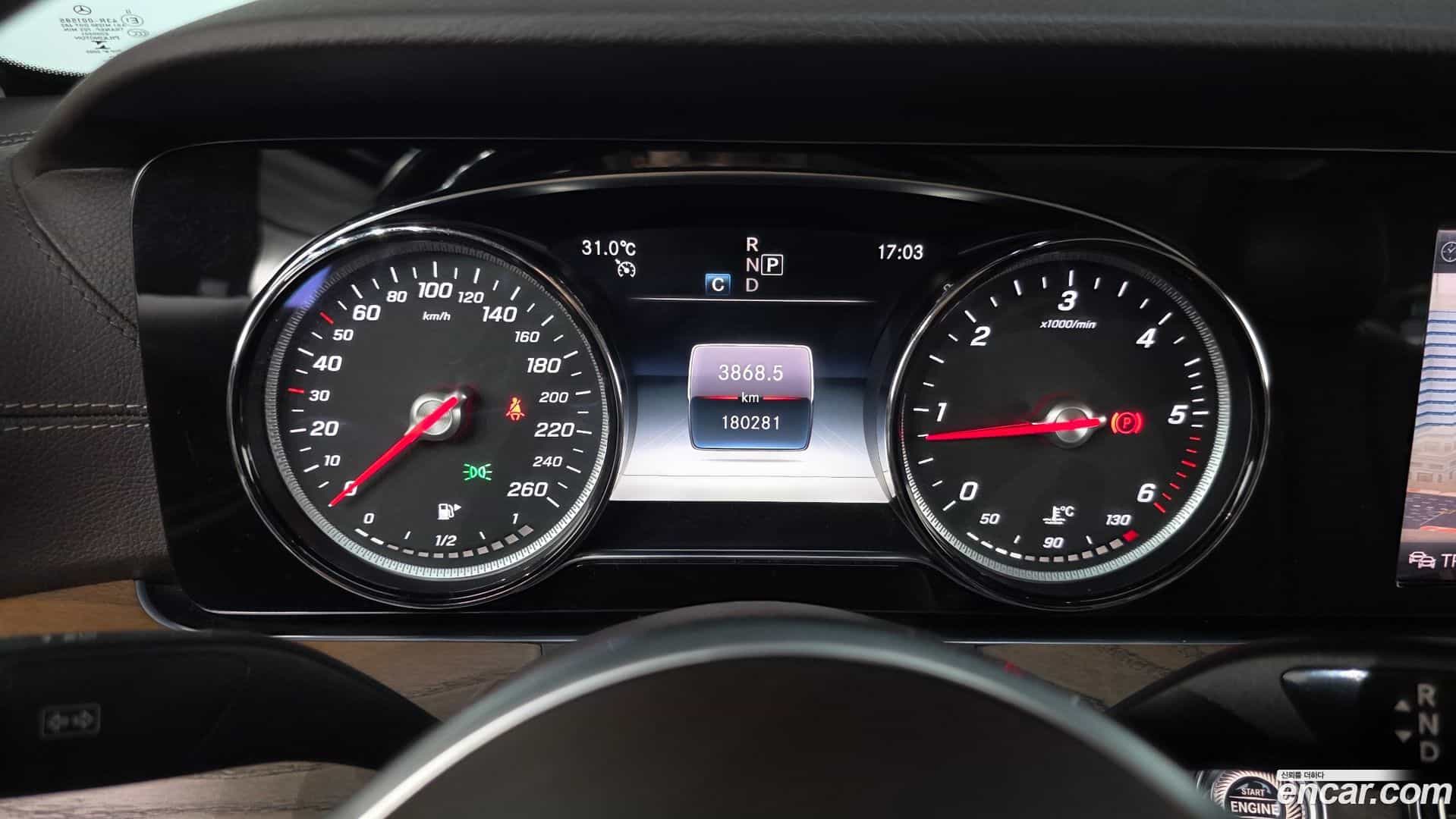 E-Class Mercedes-Benz 2019.6-INNER-008