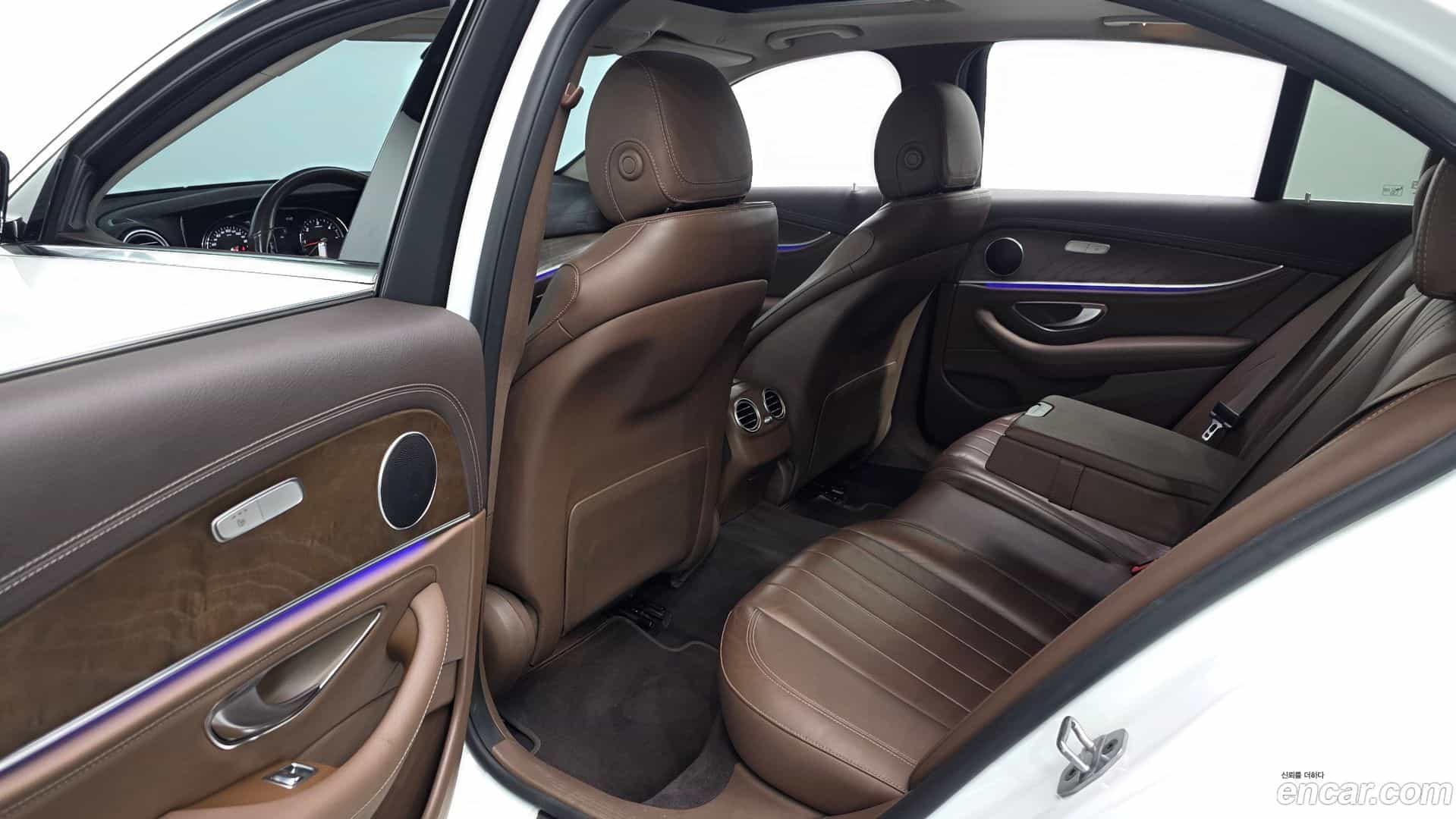 E-Class Mercedes-Benz 2019.6-OPTION-015