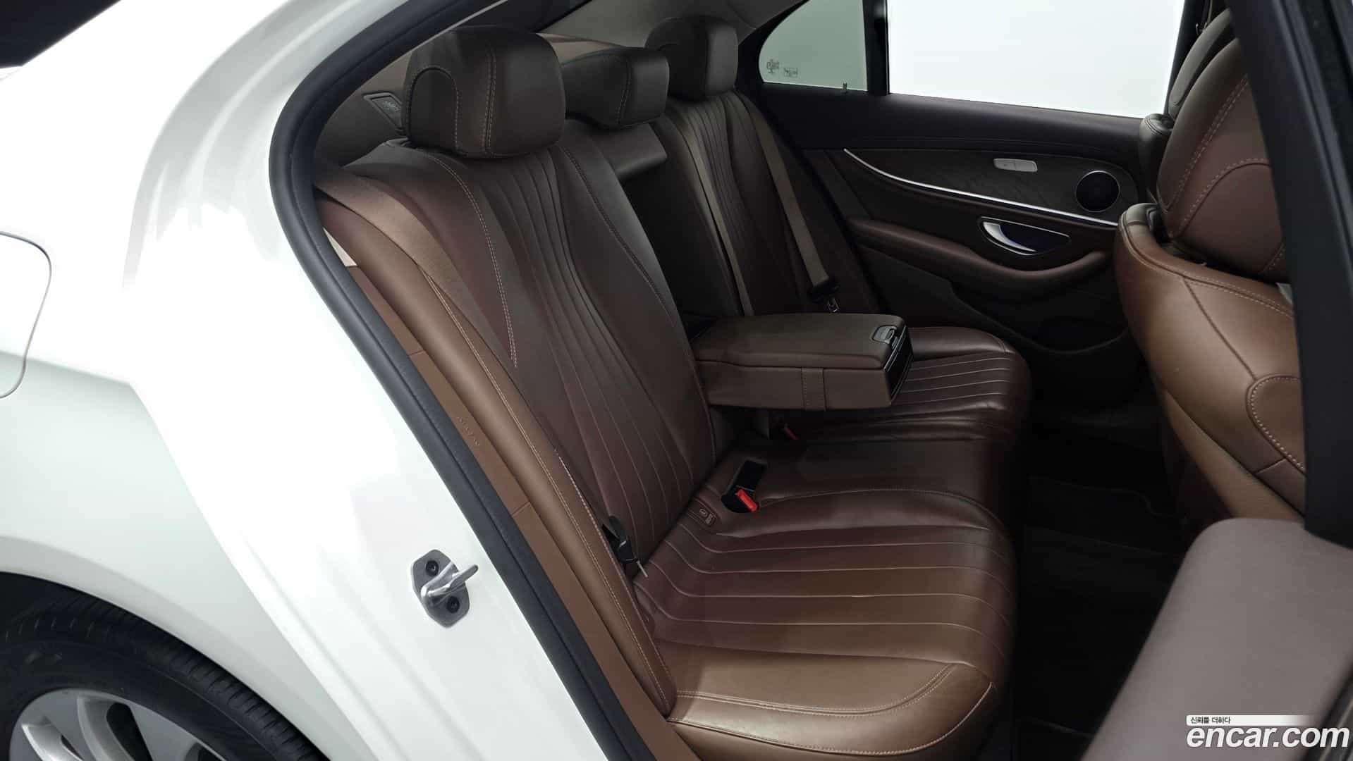 E-Class Mercedes-Benz 2019.6-OPTION-016