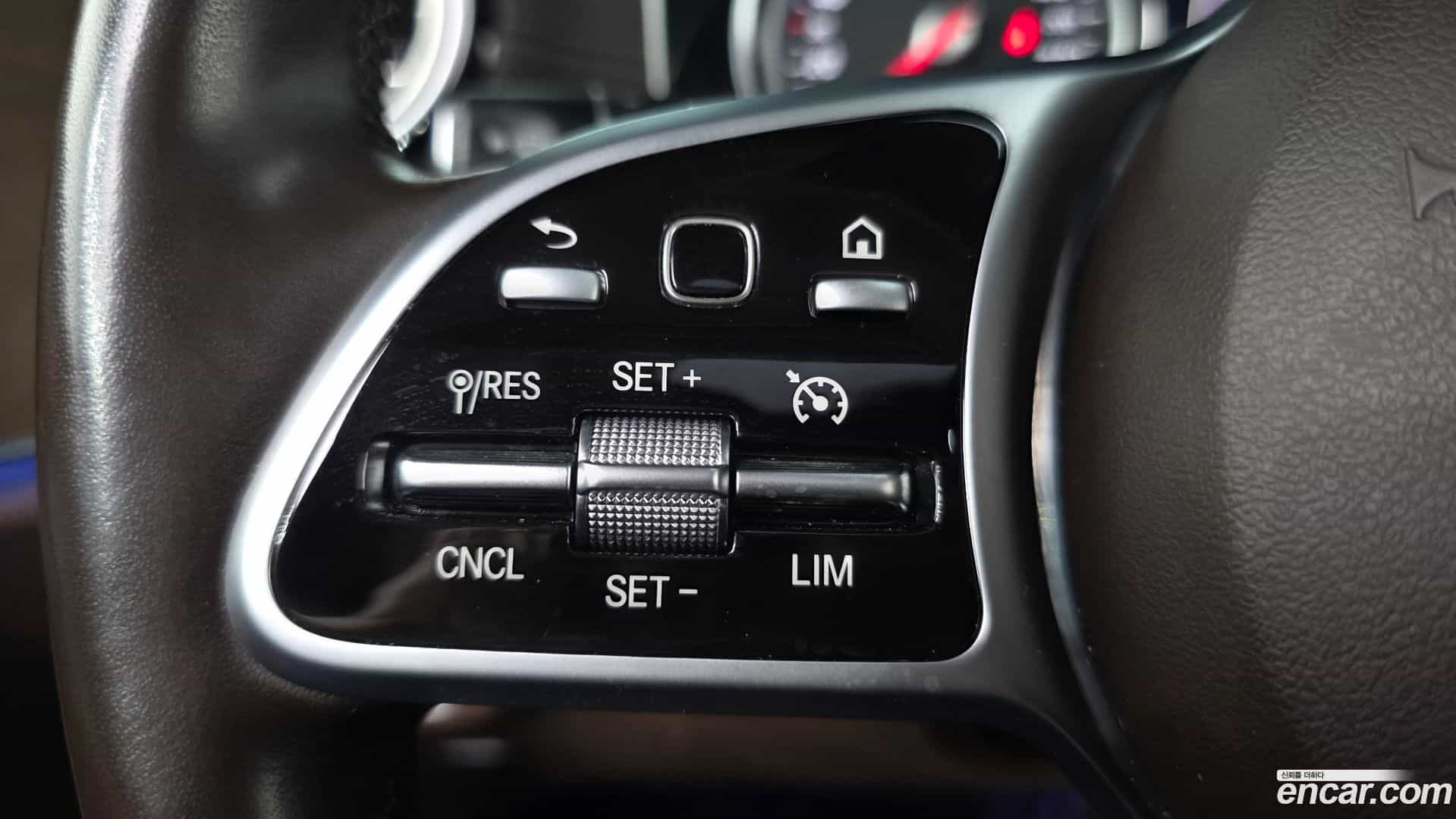 E-Class Mercedes-Benz 2019.6-OPTION-022