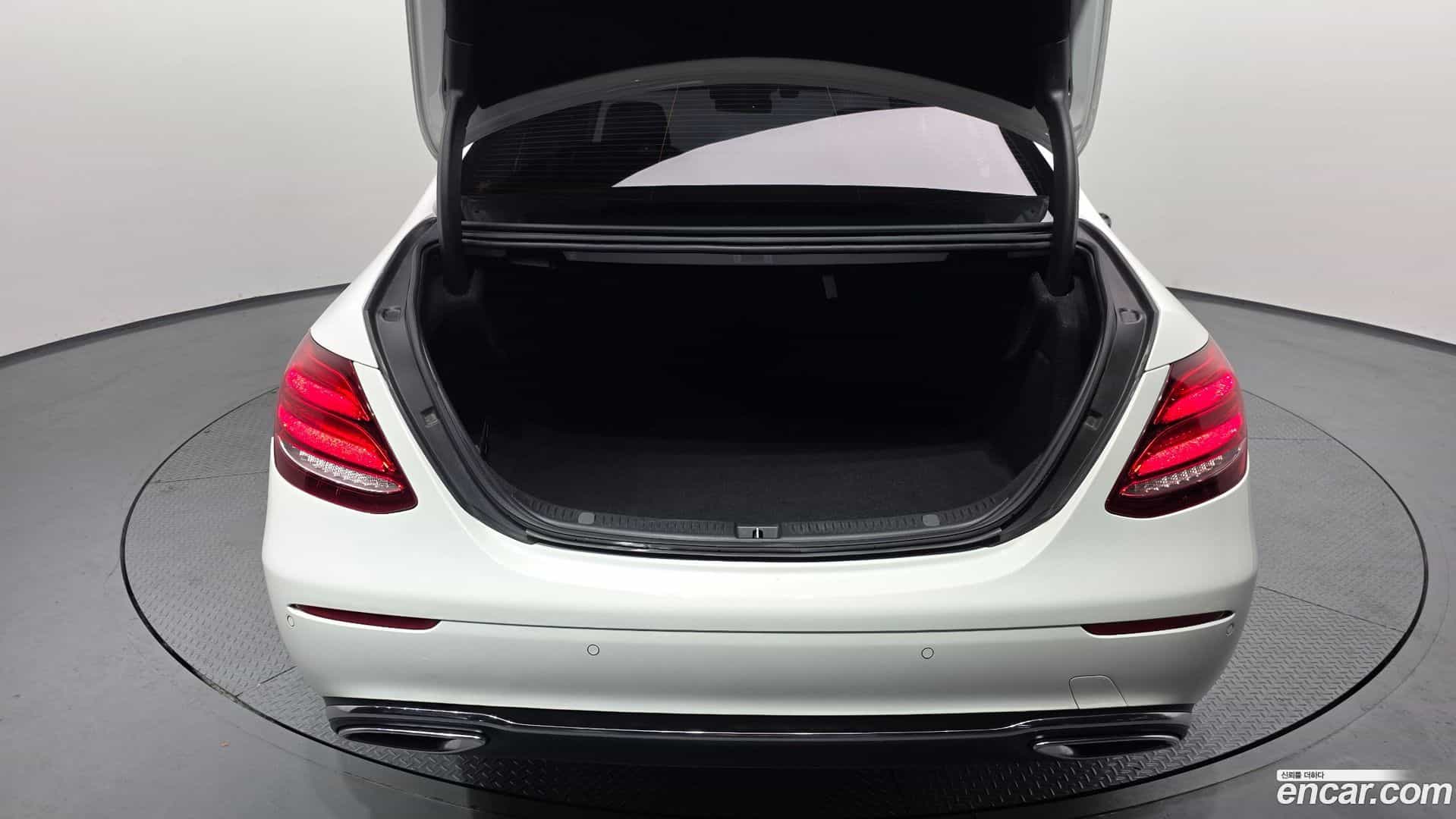 E-Class Mercedes-Benz 2019.6-OPTION-024