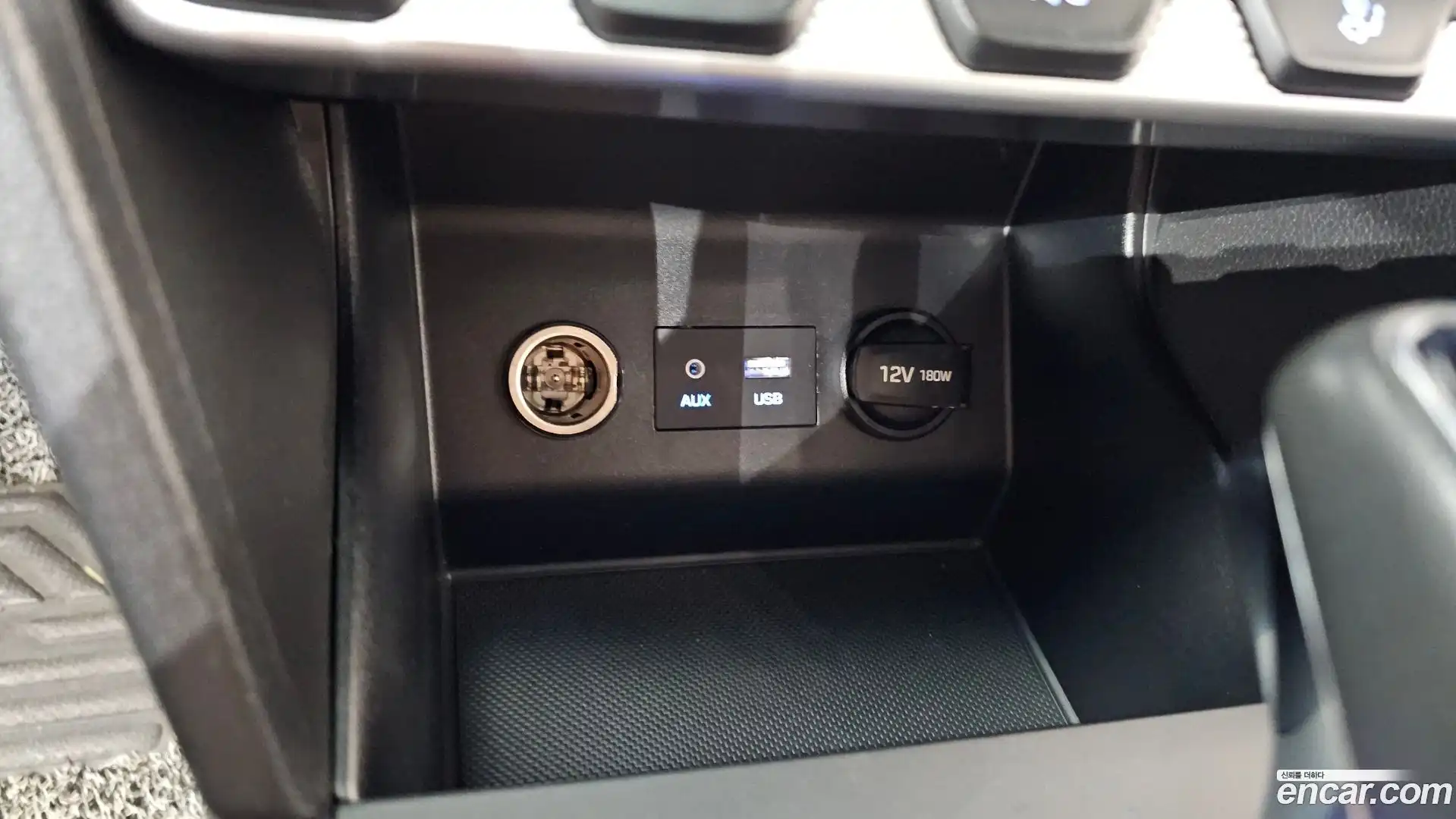 AVANTE Hyundai 2018.9-OPTION-022