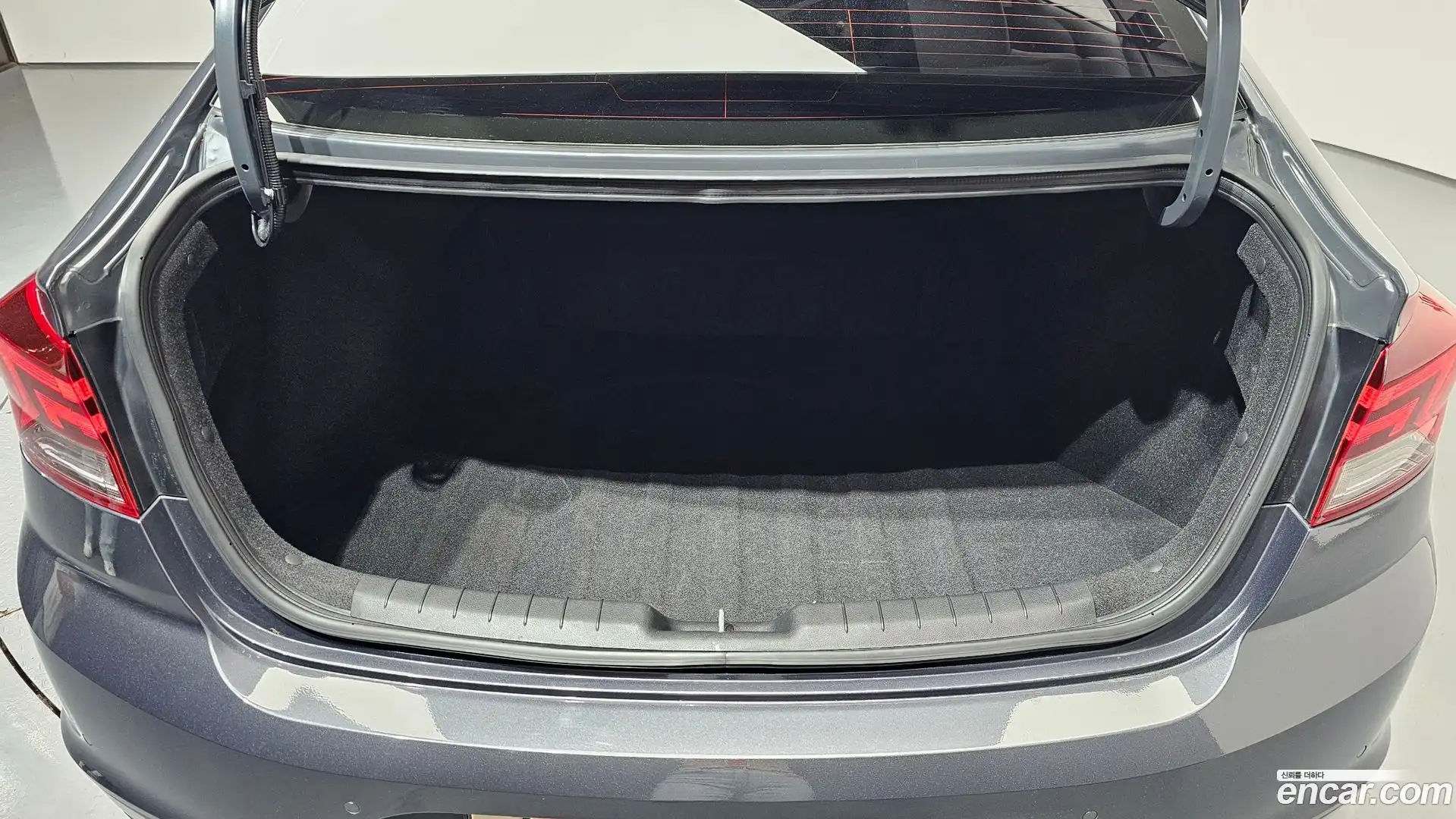 AVANTE Hyundai 2018.9-OPTION-024