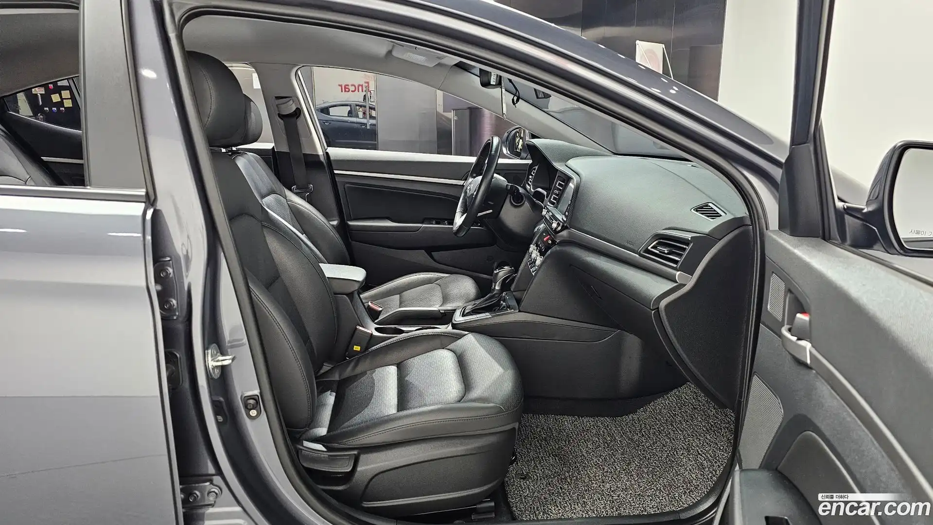 AVANTE Hyundai 2018.9-INNER-036