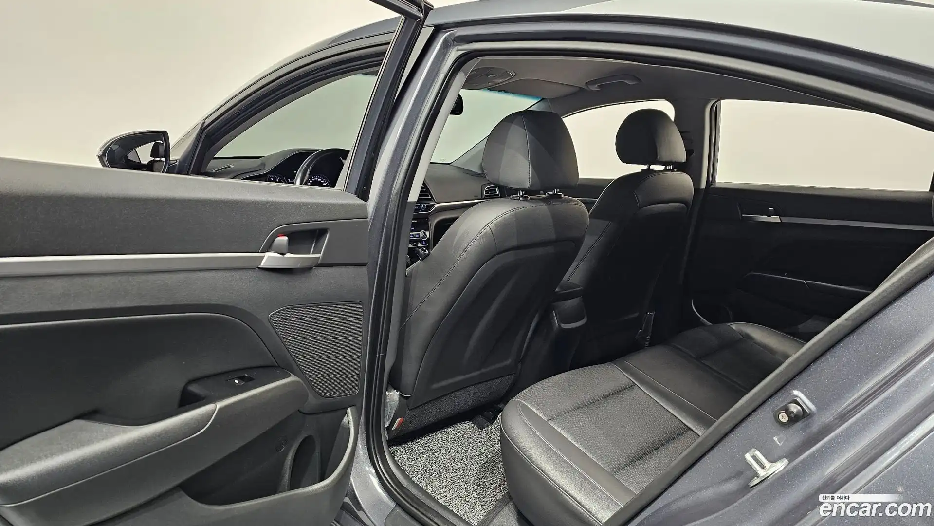 AVANTE Hyundai 2018.9-OPTION-040