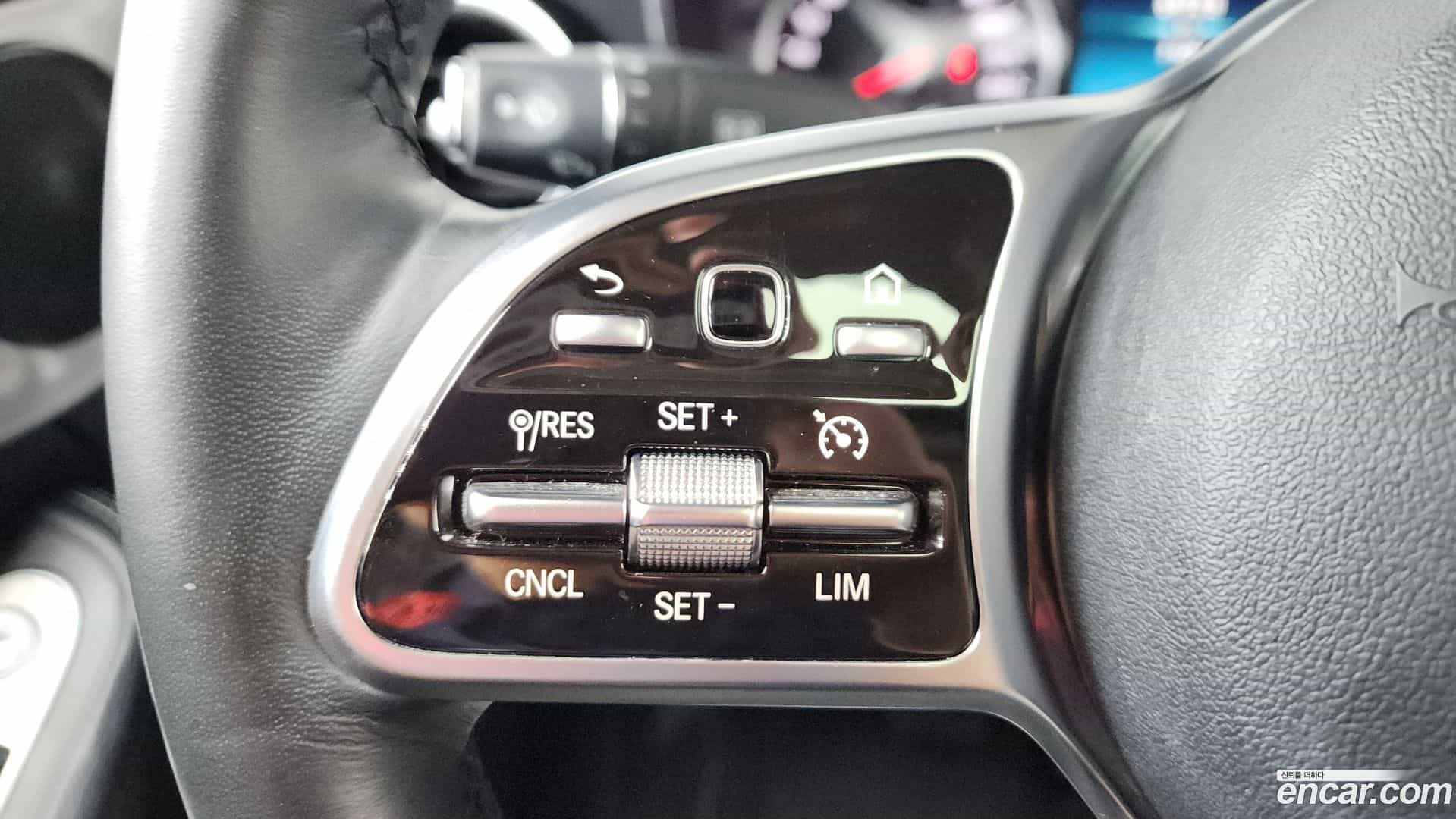 C-Class Mercedes-Benz 2020.4-OPTION-021