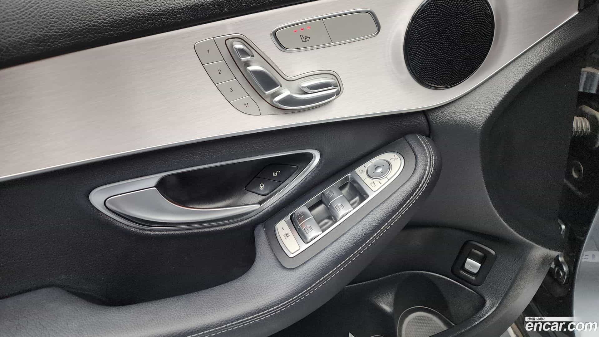 C-Class Mercedes-Benz 2020.4-OPTION-047