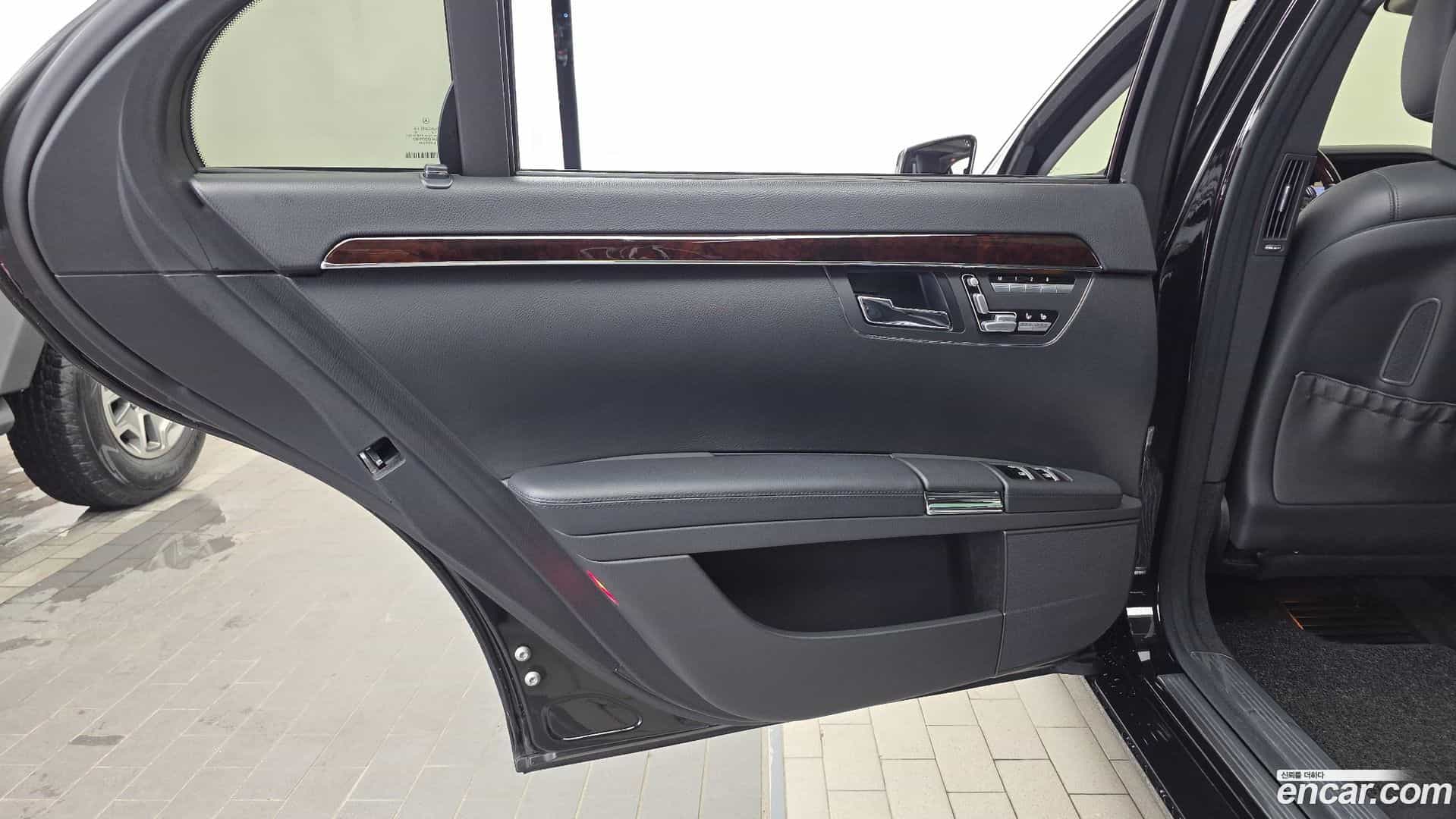 S-Class Mercedes-Benz 2011.2-INNER-035
