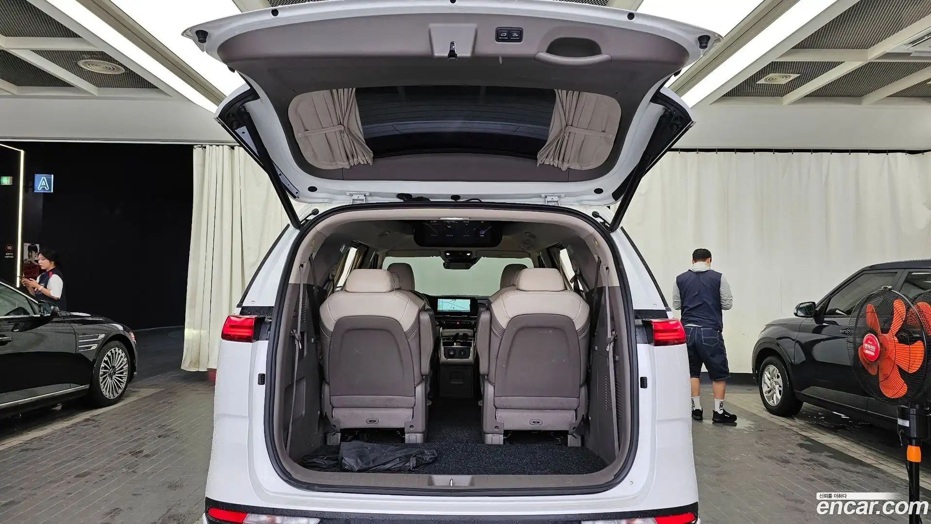 Canival Kia 2023.8-OPTION-024