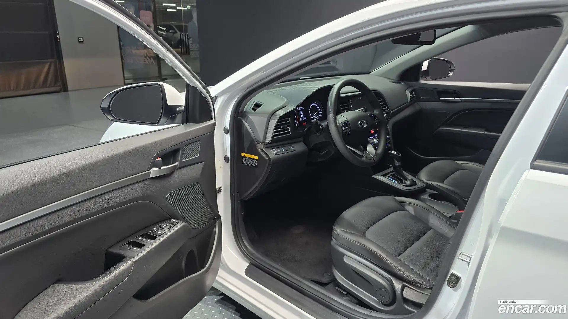 AVANTE Hyundai 2019.11-INNER-010
