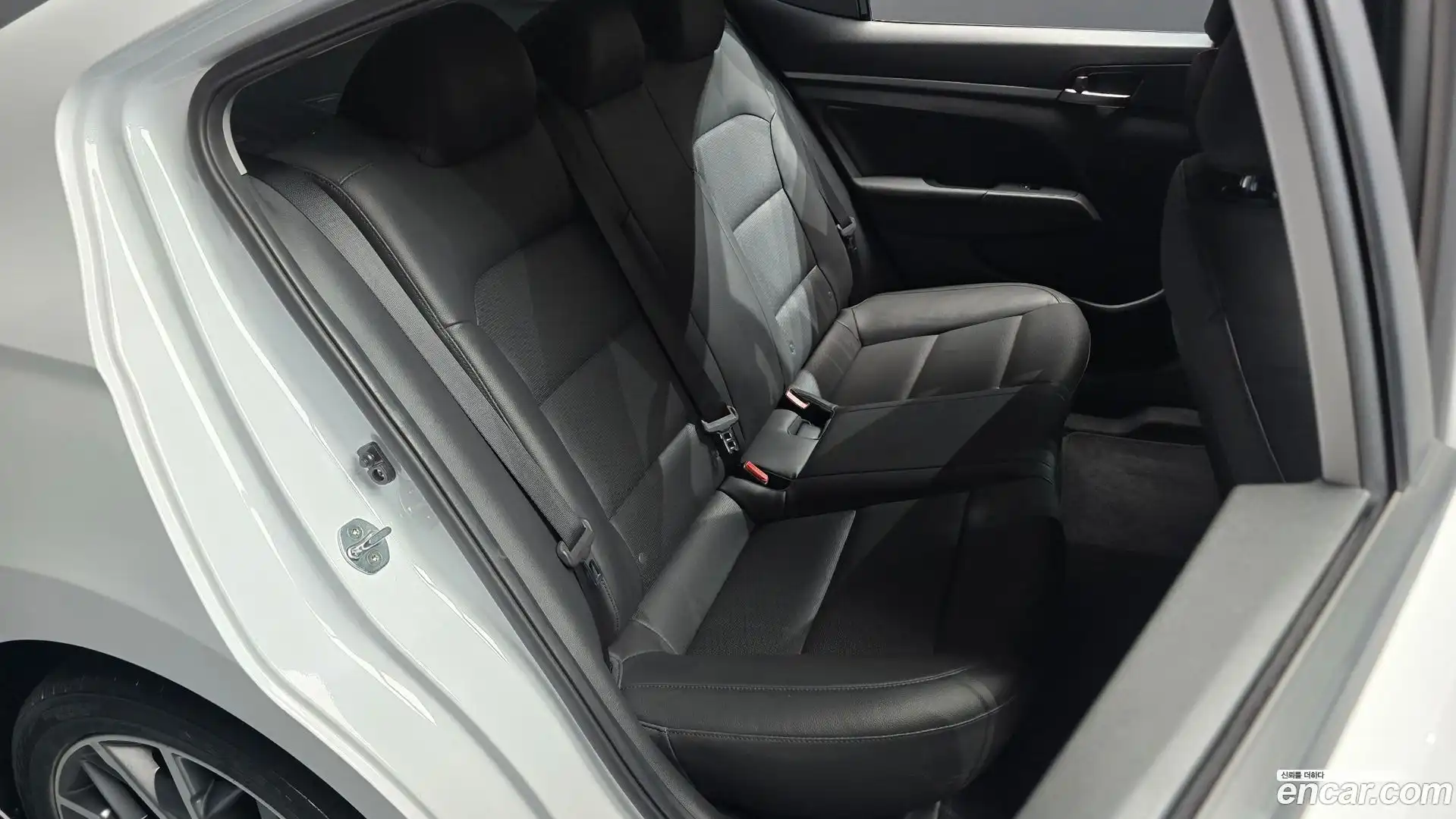 AVANTE Hyundai 2019.11-OPTION-015