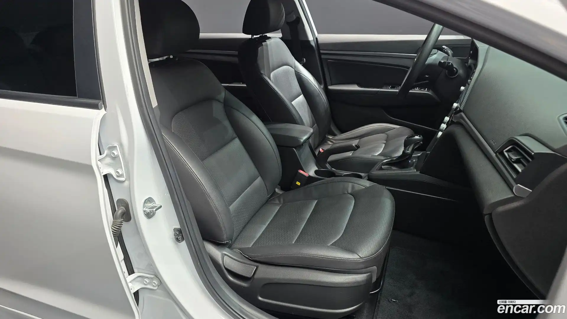 AVANTE Hyundai 2019.11-OPTION-016