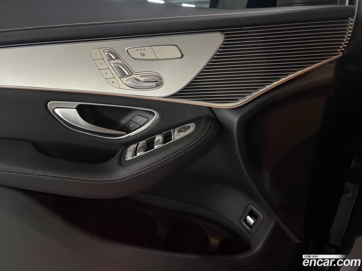 EQC Mercedes-Benz 2020.9-INNER-009
