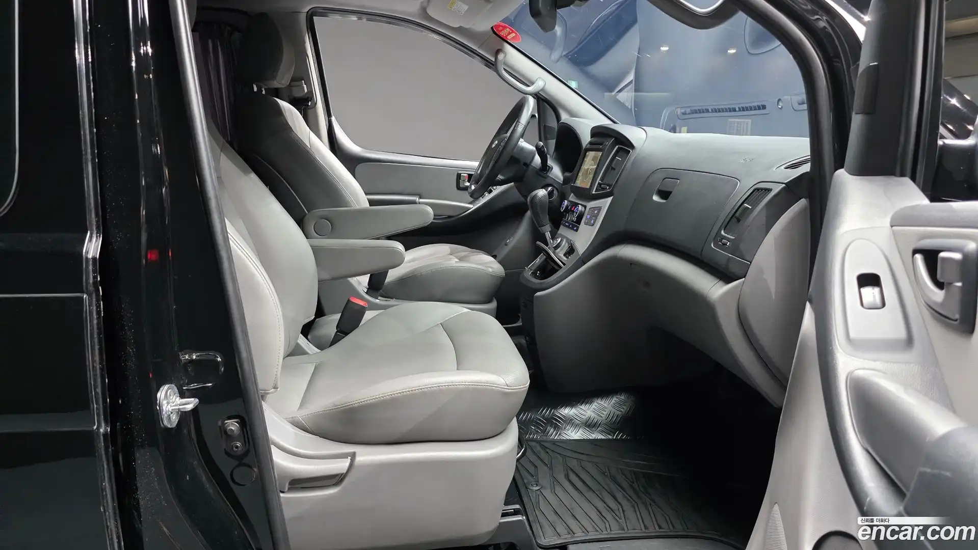 Starex Hyundai 2016.6-INNER-036