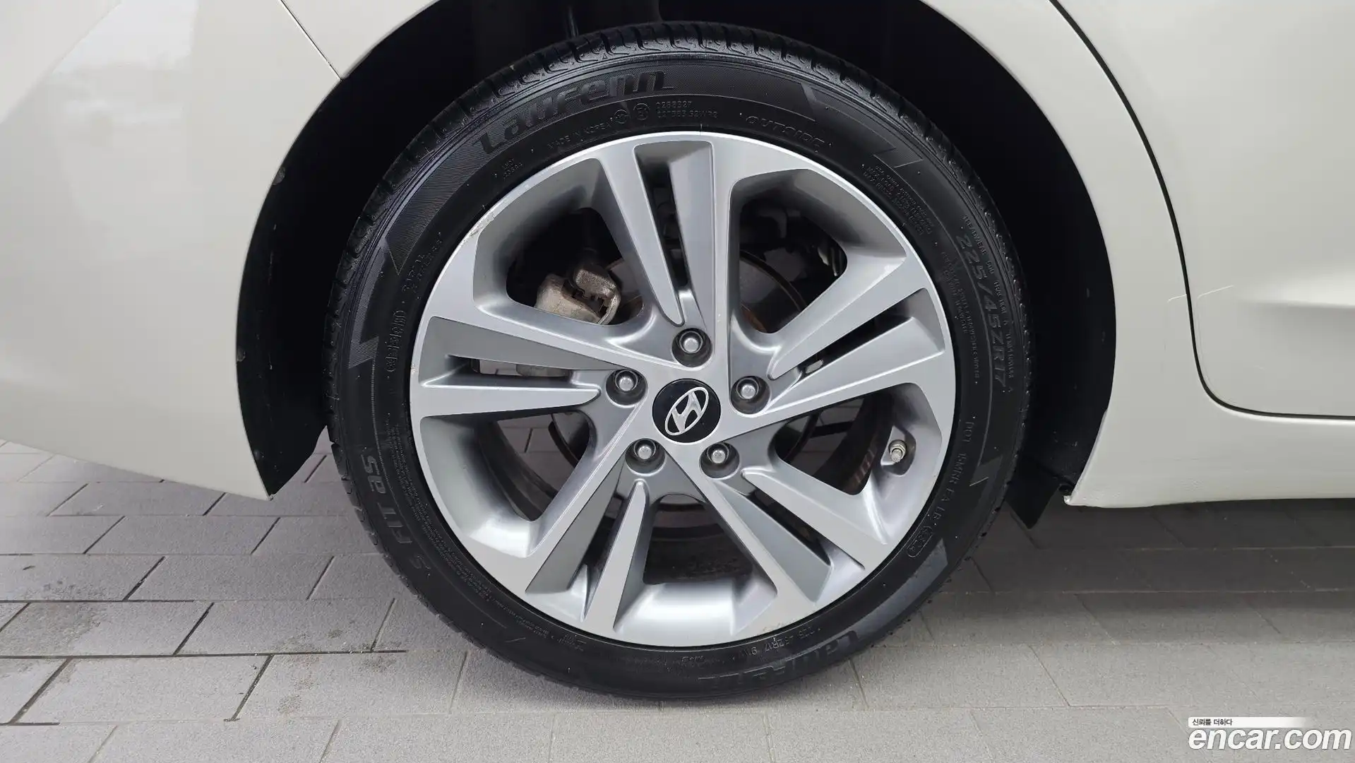 AVANTE Hyundai 2016.11-OUTER-005