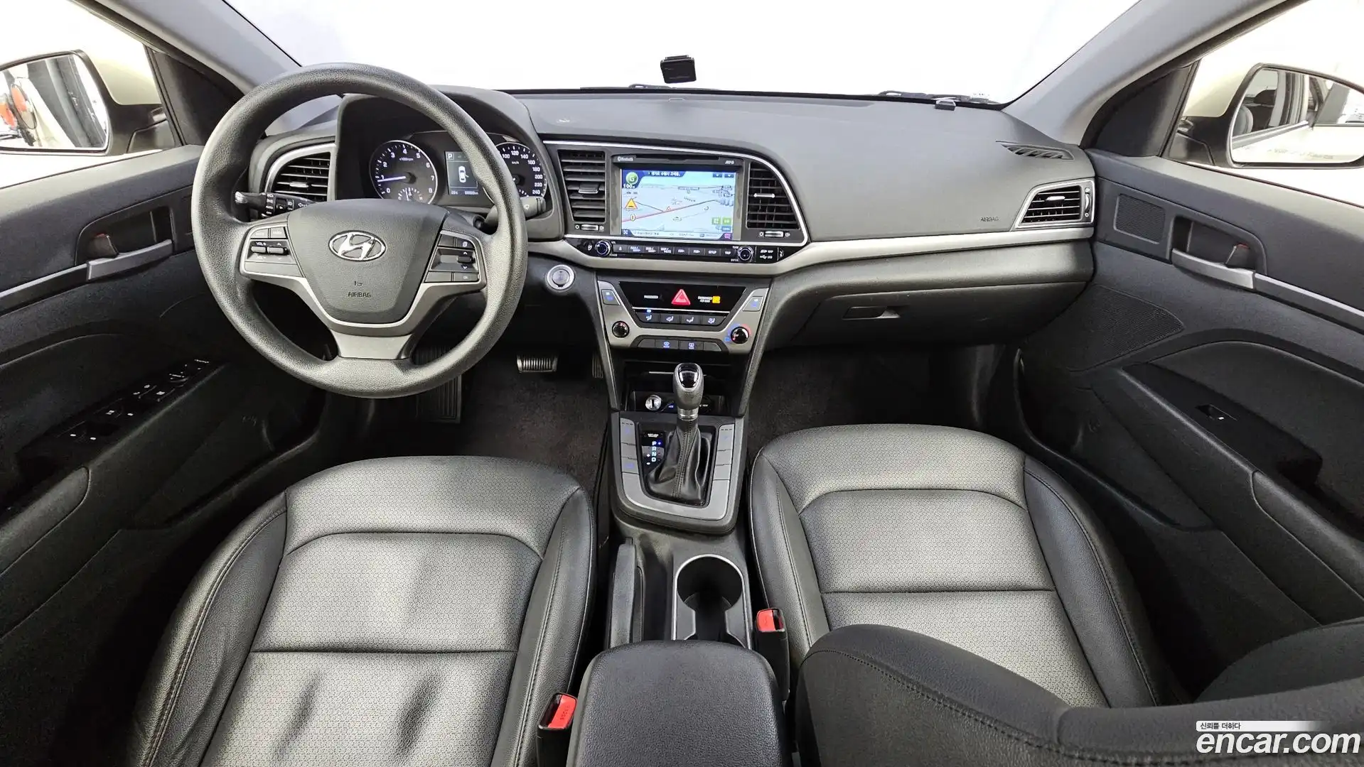 AVANTE Hyundai 2016.11-INNER-007