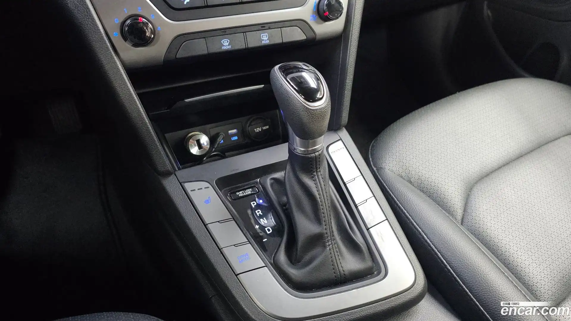 AVANTE Hyundai 2016.11-INNER-009