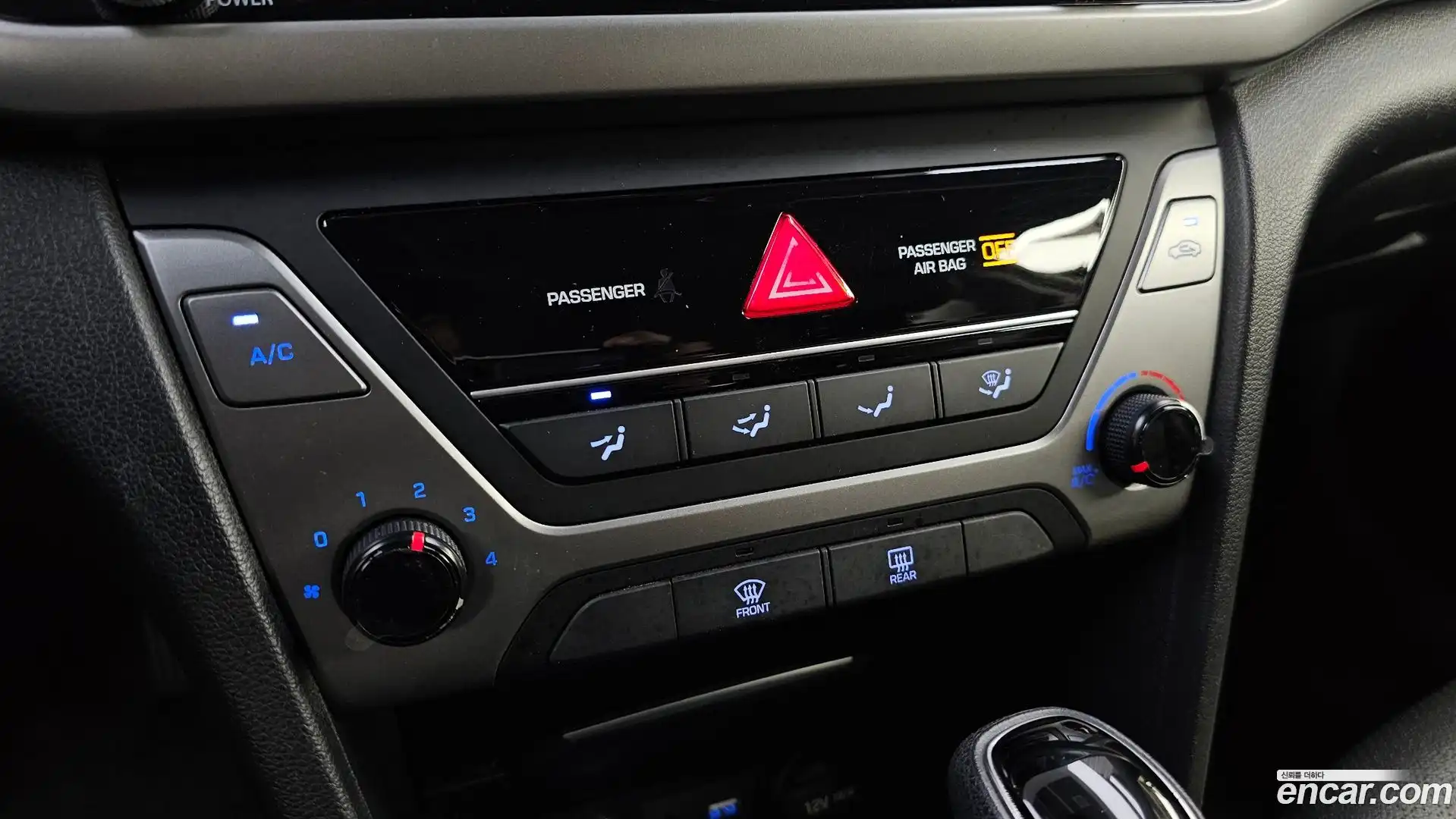 AVANTE Hyundai 2016.11-OPTION-022