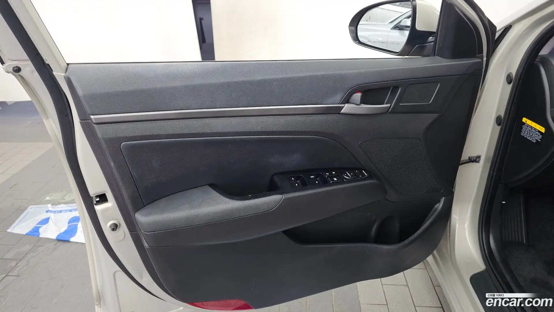 AVANTE Hyundai 2016.11-INNER-034