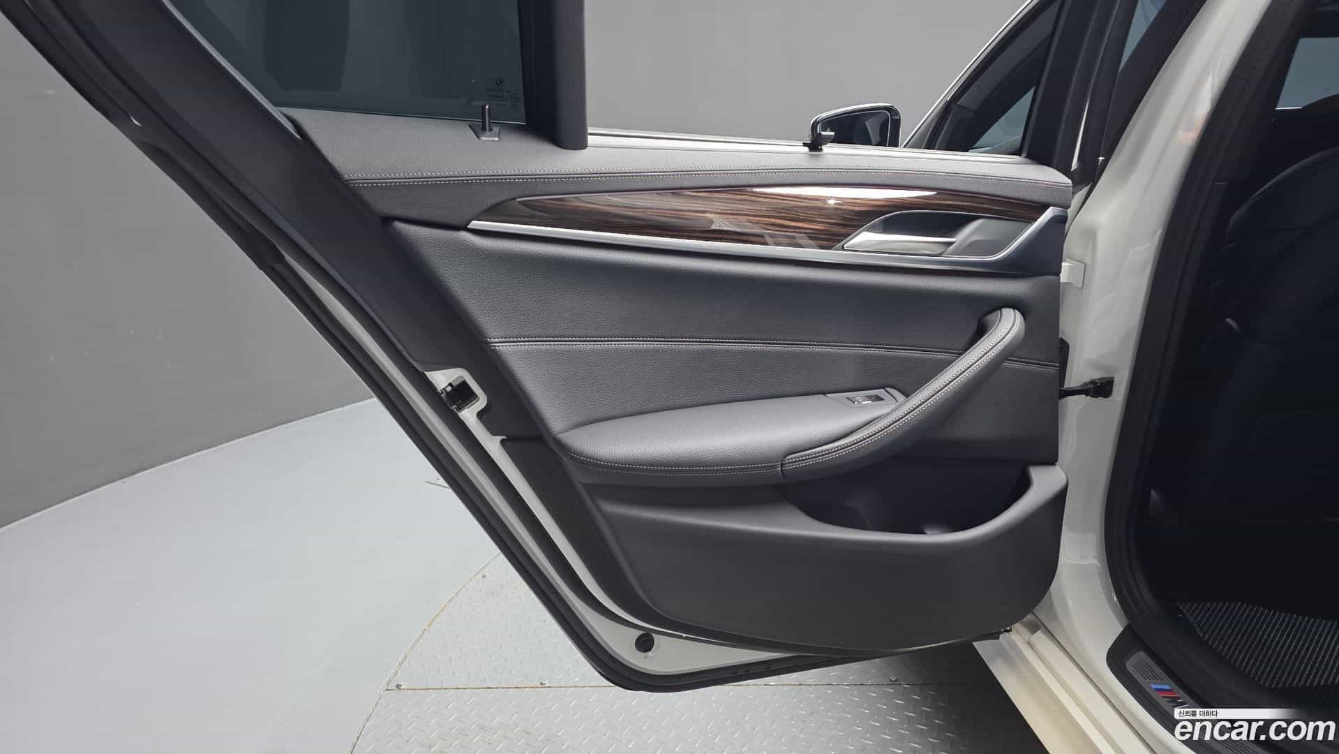 5-Series BMW 2022.1-INNER-035