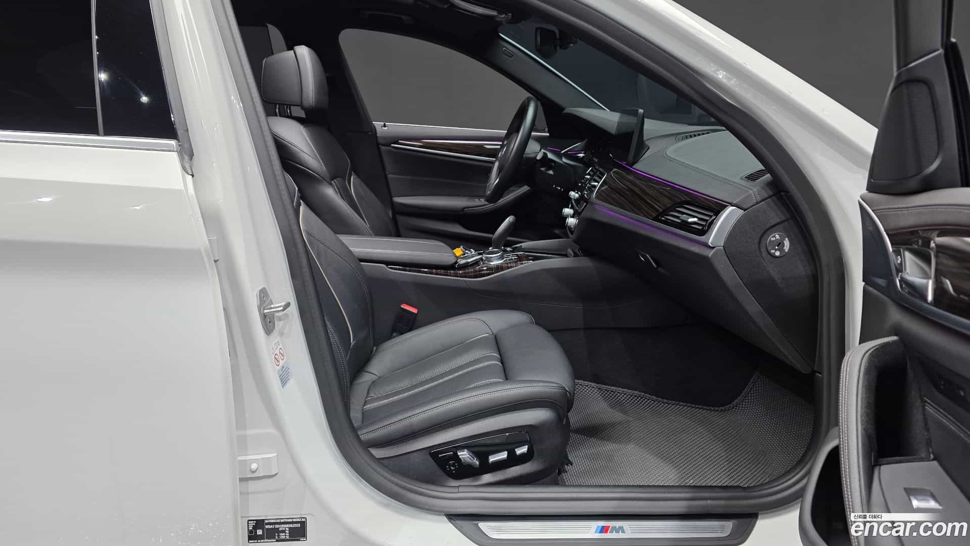 5-Series BMW 2022.1-INNER-036