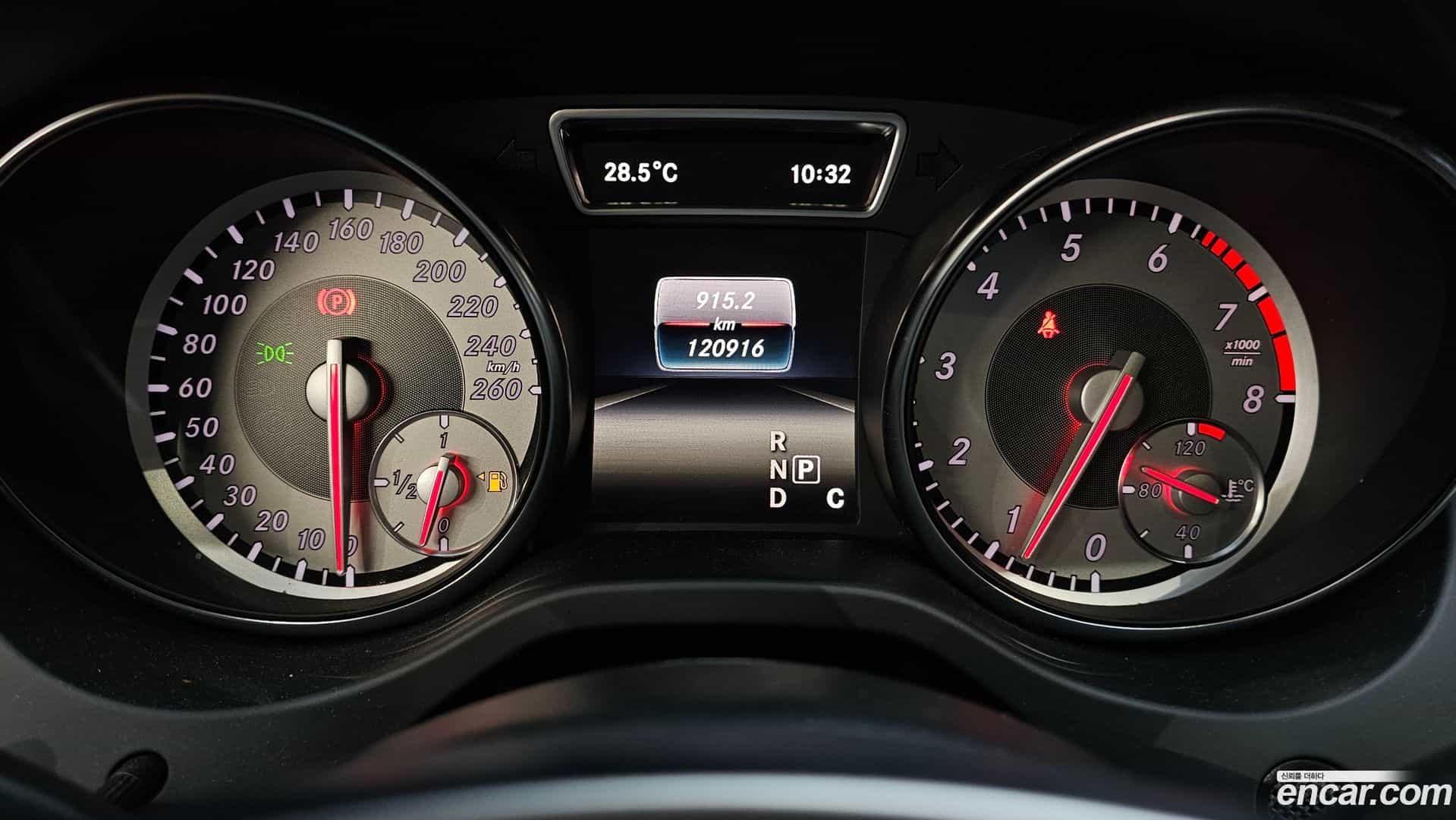 CLA-Class Mercedes-Benz 2016.3-INNER-008