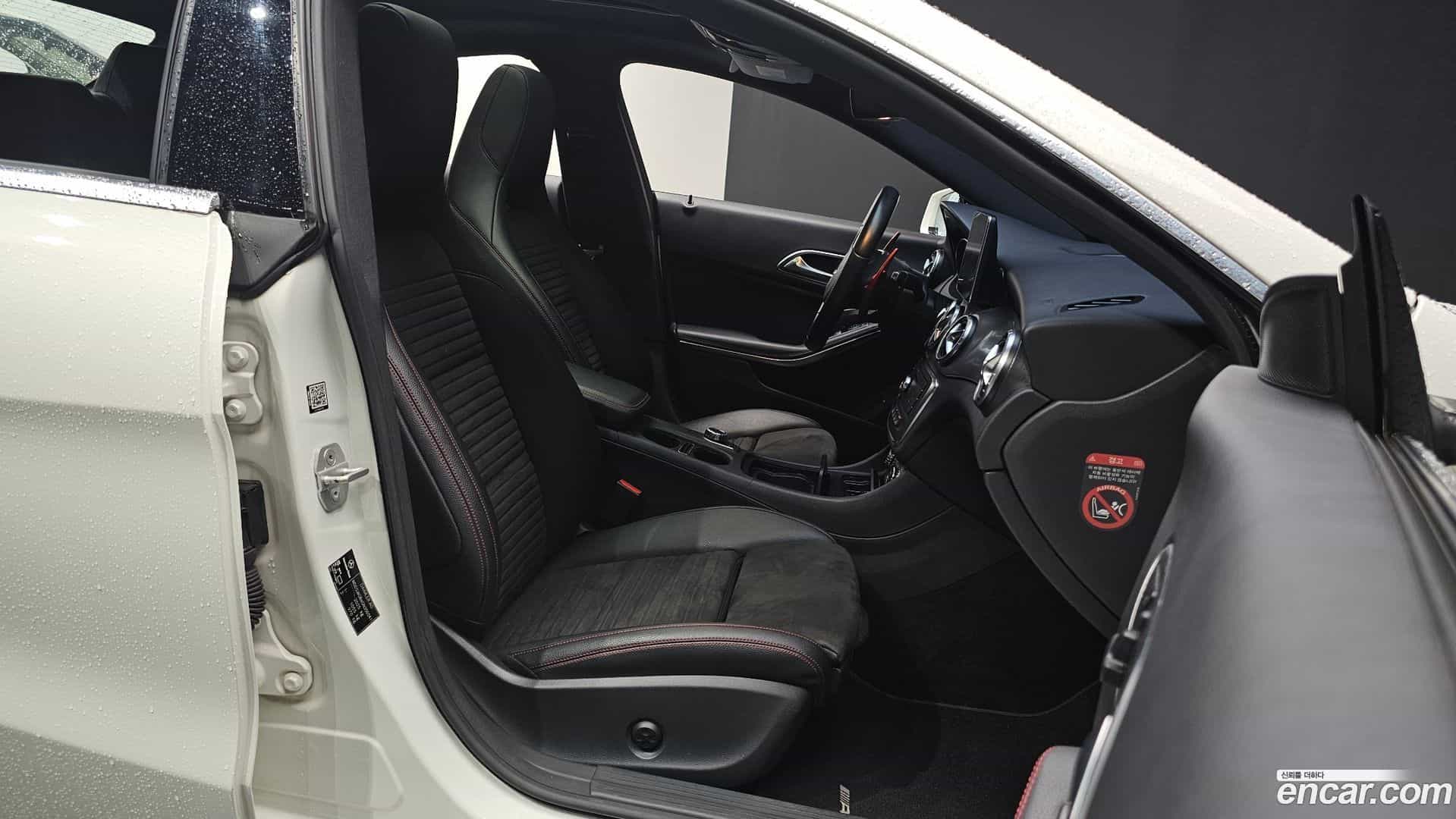 CLA-Class Mercedes-Benz 2016.3-INNER-010