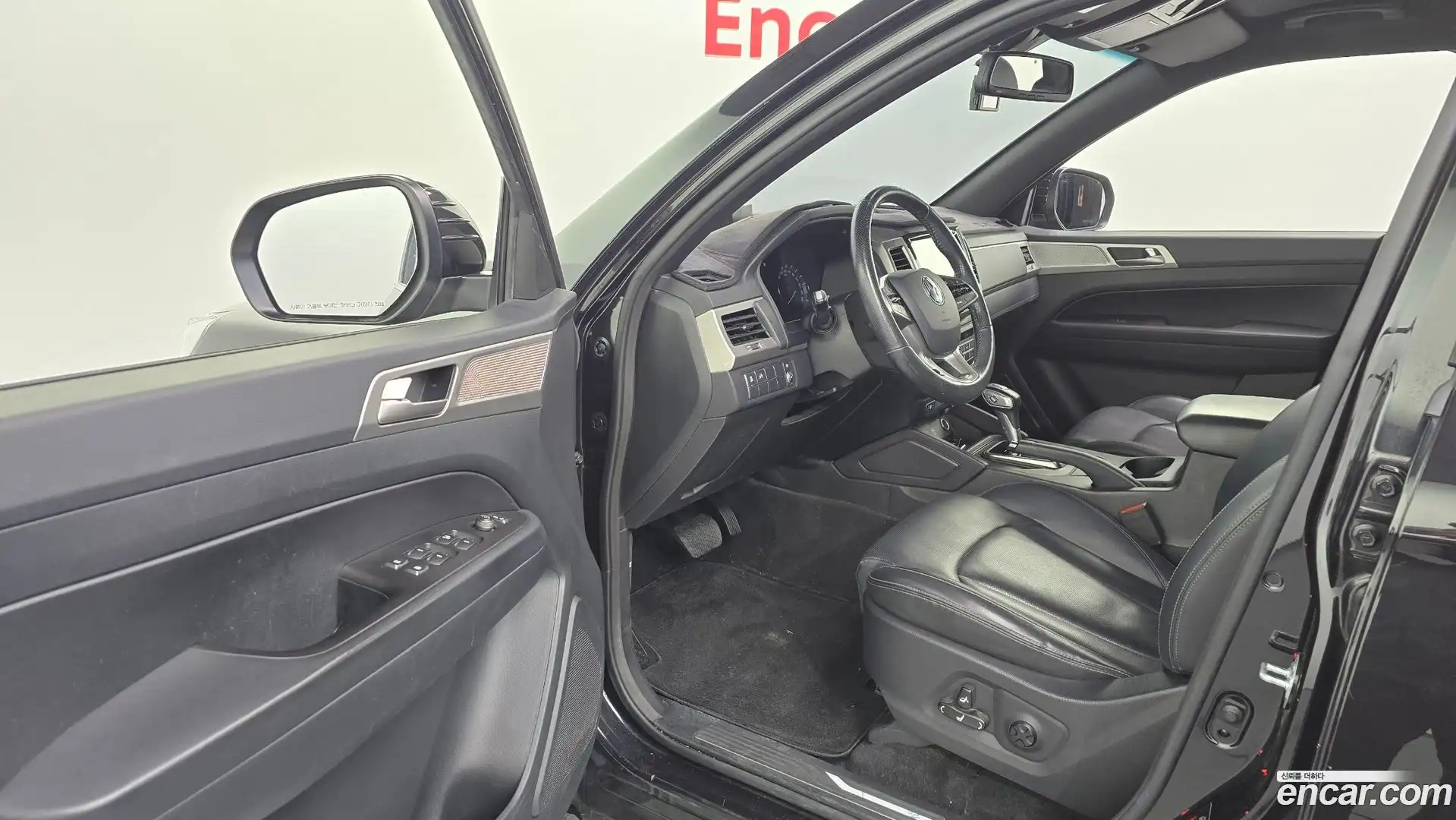 Rexton KG Mobility 2019.3-INNER-010